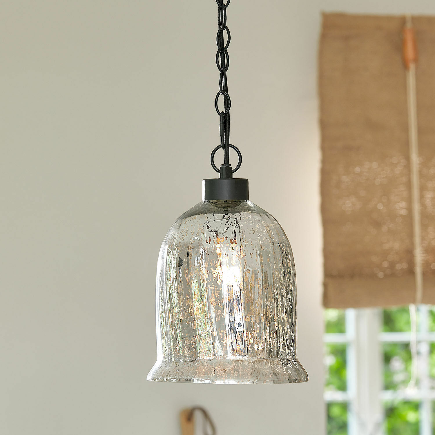 Lampa wisząca Yvron Szklana lampa wisząca z czarnym łańcuchem i postarzaną powierzchnią do oświetlenia wnętrz