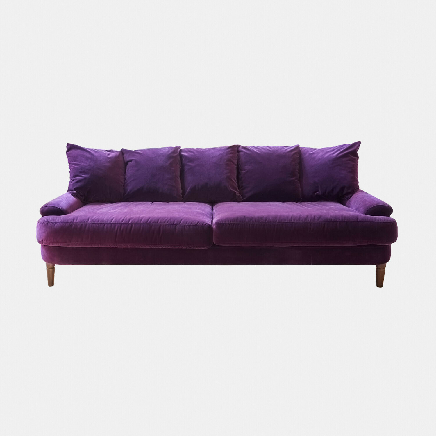 fioletowy Fioletowa sofa Rivermere z miękkiego aksamitu z poduszkami i drewnianymi nogami, wygodne meble do salonu