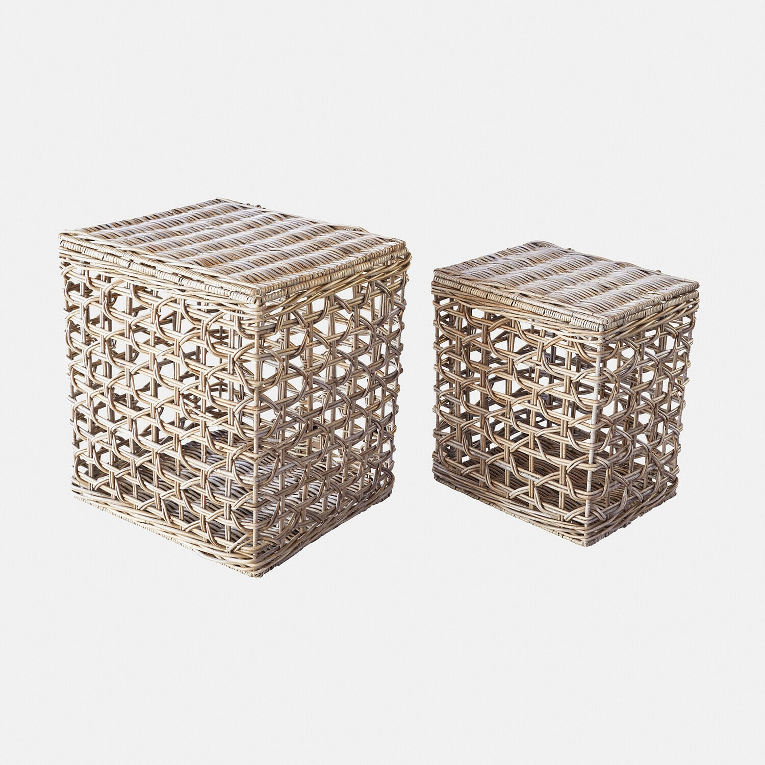 Zestaw dwóch kwadratowych koszy z rattanu w naturalnym kolorze do przechowywania i dekoracji