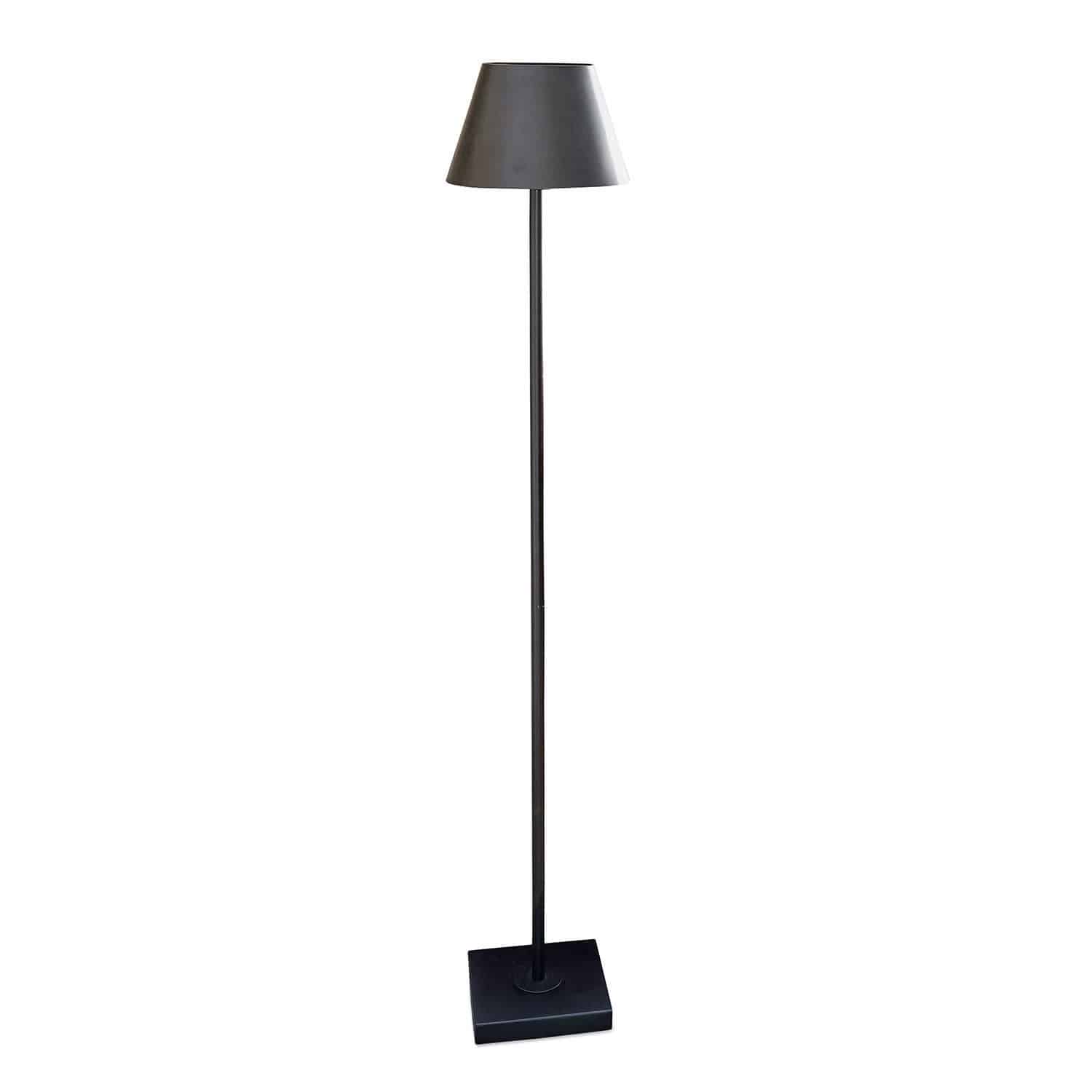 Lampa stojąca Marjan Czarna lampa stojąca z metalowym kloszem i kwadratową podstawą do nowoczesnego wnętrza