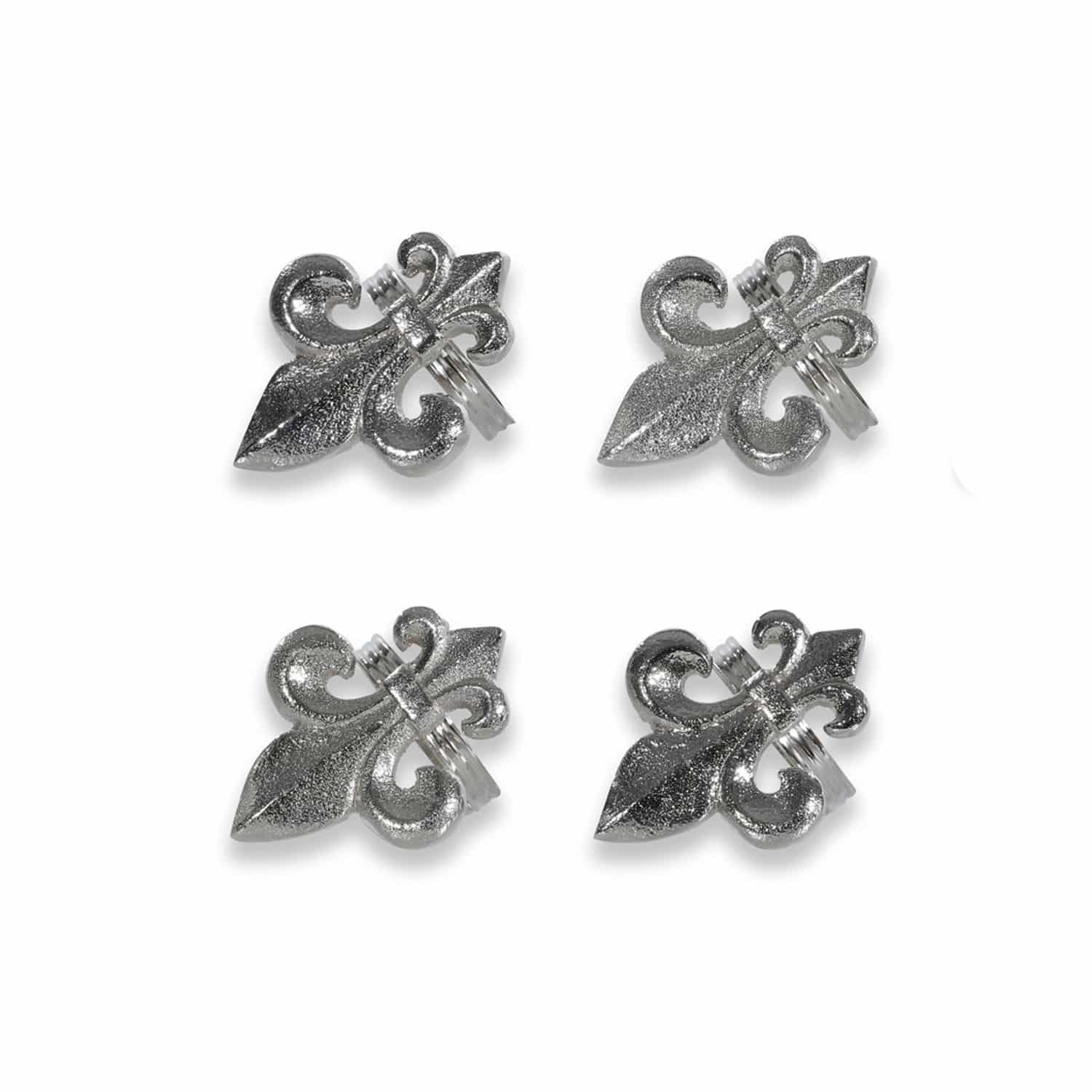Obrączka na serwetki, zestaw 4 szt. Fleur De Lis Zestaw czterech srebrnych metalowych klamerek ozdobnych w kształcie lilijki do dekoracji domu