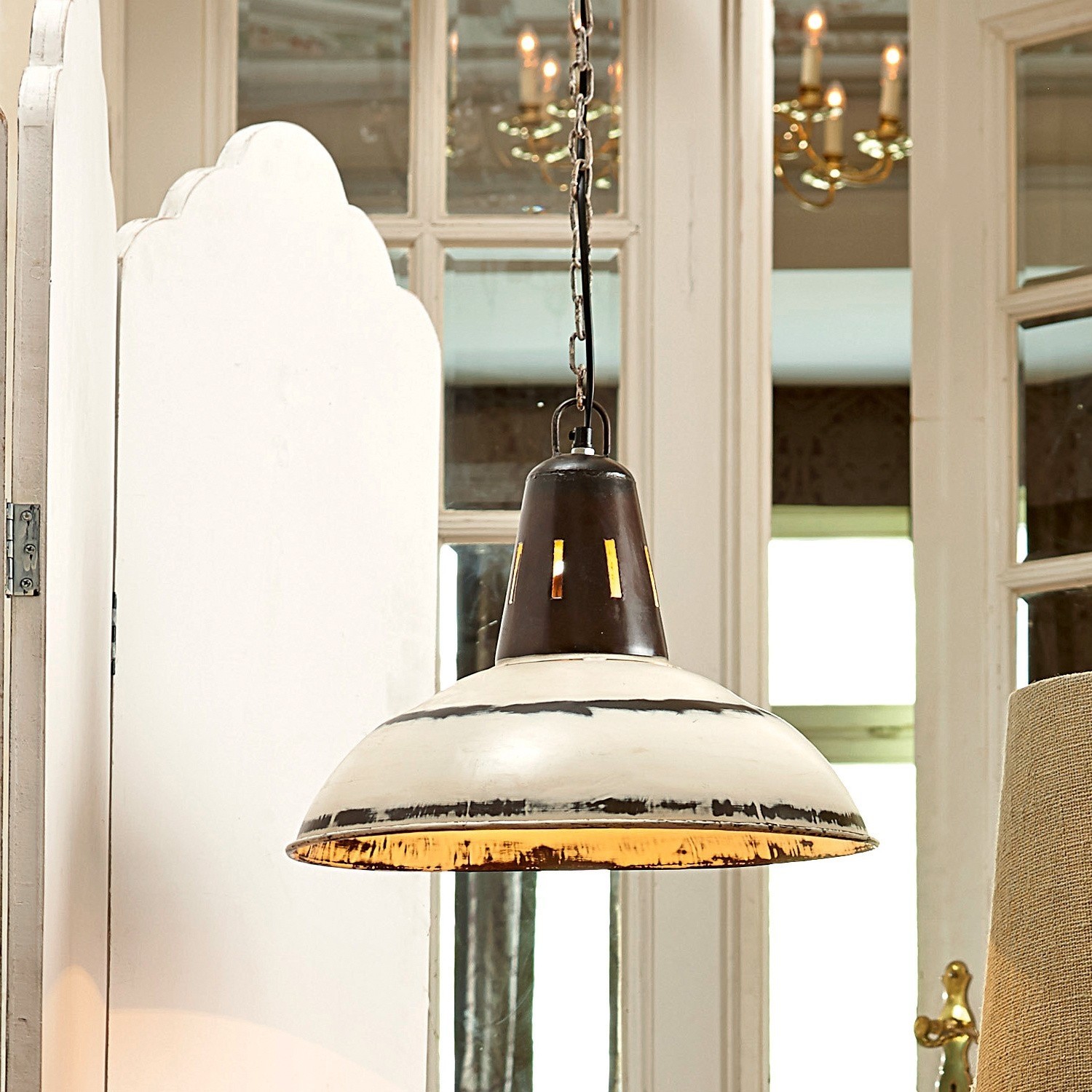 Lampa wisząca Dukes Wisząca lampa z metalu w białym i czarnym kolorze z ciepłym światłem, styl industrialny