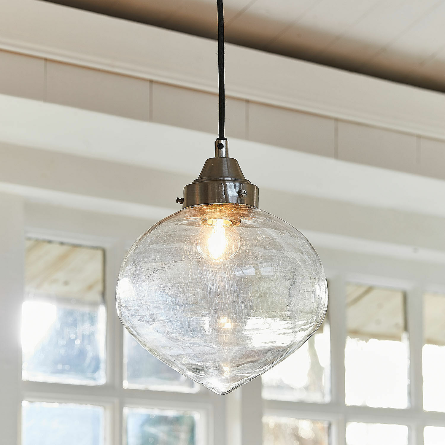 Lampa wisząca Lunariello Szklana lampa wisząca z metalowym mocowaniem w kolorze srebrnym, nowoczesne oświetlenie do salonu