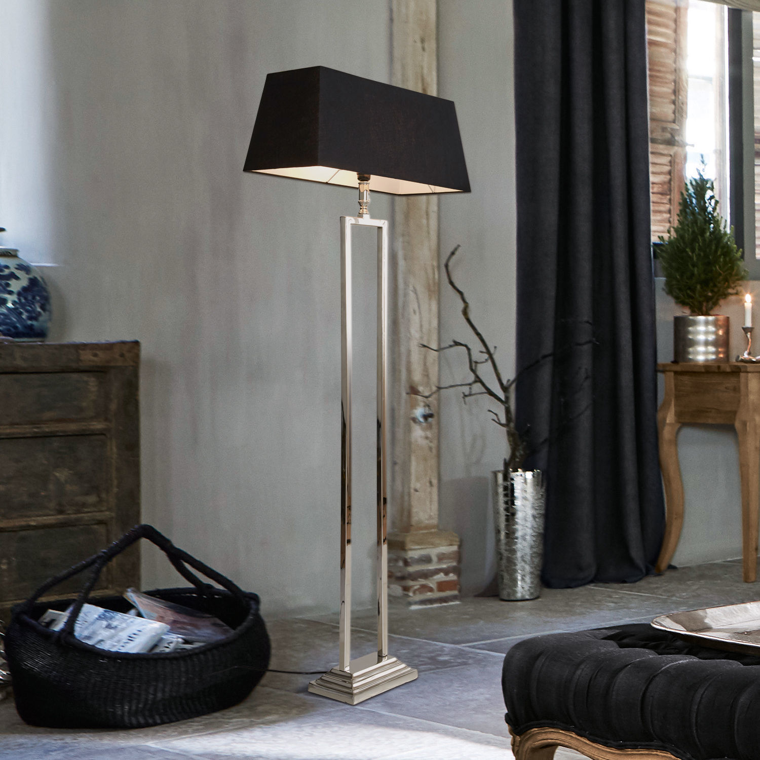 Lampa stojąca Barki Nowoczesna lampa podłogowa ze srebrnym metalem i czarnym abażurem do salonu