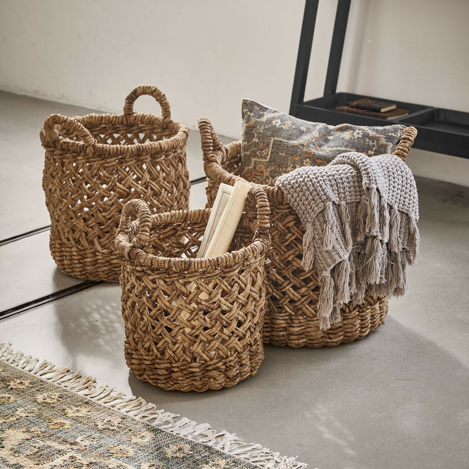 Kosz, zestaw 3 szt. Orsenda Zestaw trzech wiklinowych koszy w naturalnym kolorze do przechowywania w domu i dekoracji