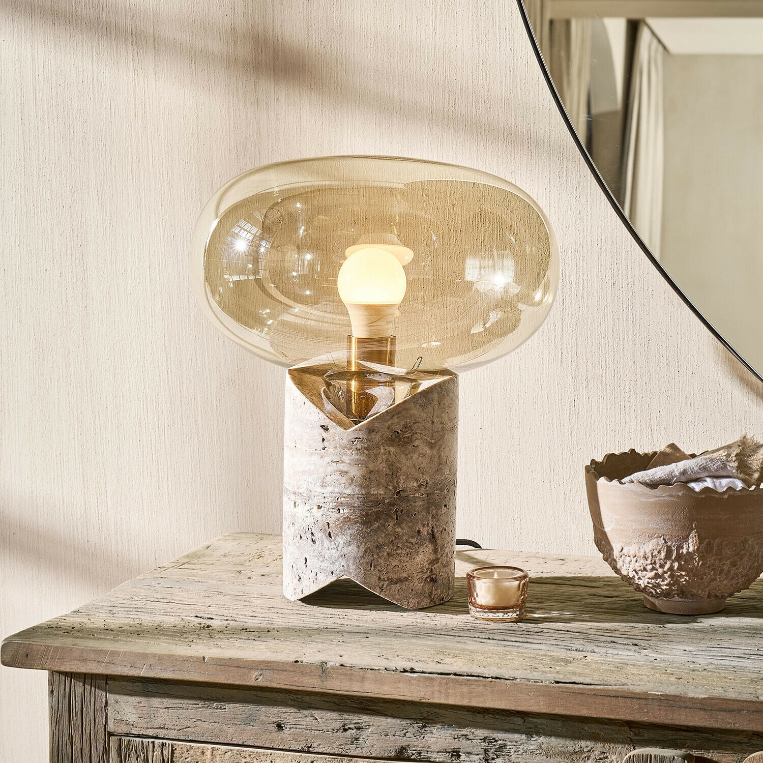 Lampa stołowa Tarellas Lampka stołowa z marmuru i szkła w beżowych odcieniach, nowoczesny design do salonu