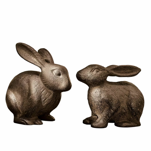 Dwie dekoracyjne figurki królików z brązowego metalu do ozdoby wnętrz i ogrodów