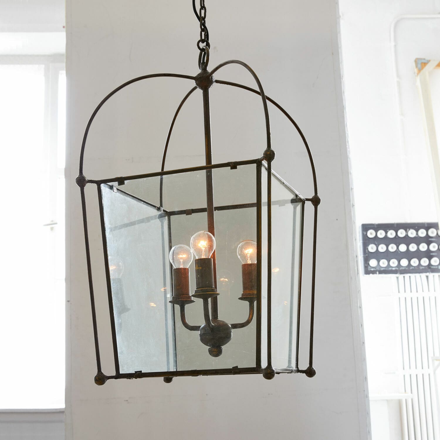 Żyrandol Sèvres Wisząca lampa z metalu i szkła w stylu vintage z trzema żarówkami, dekoracyjna lampa sufitowa