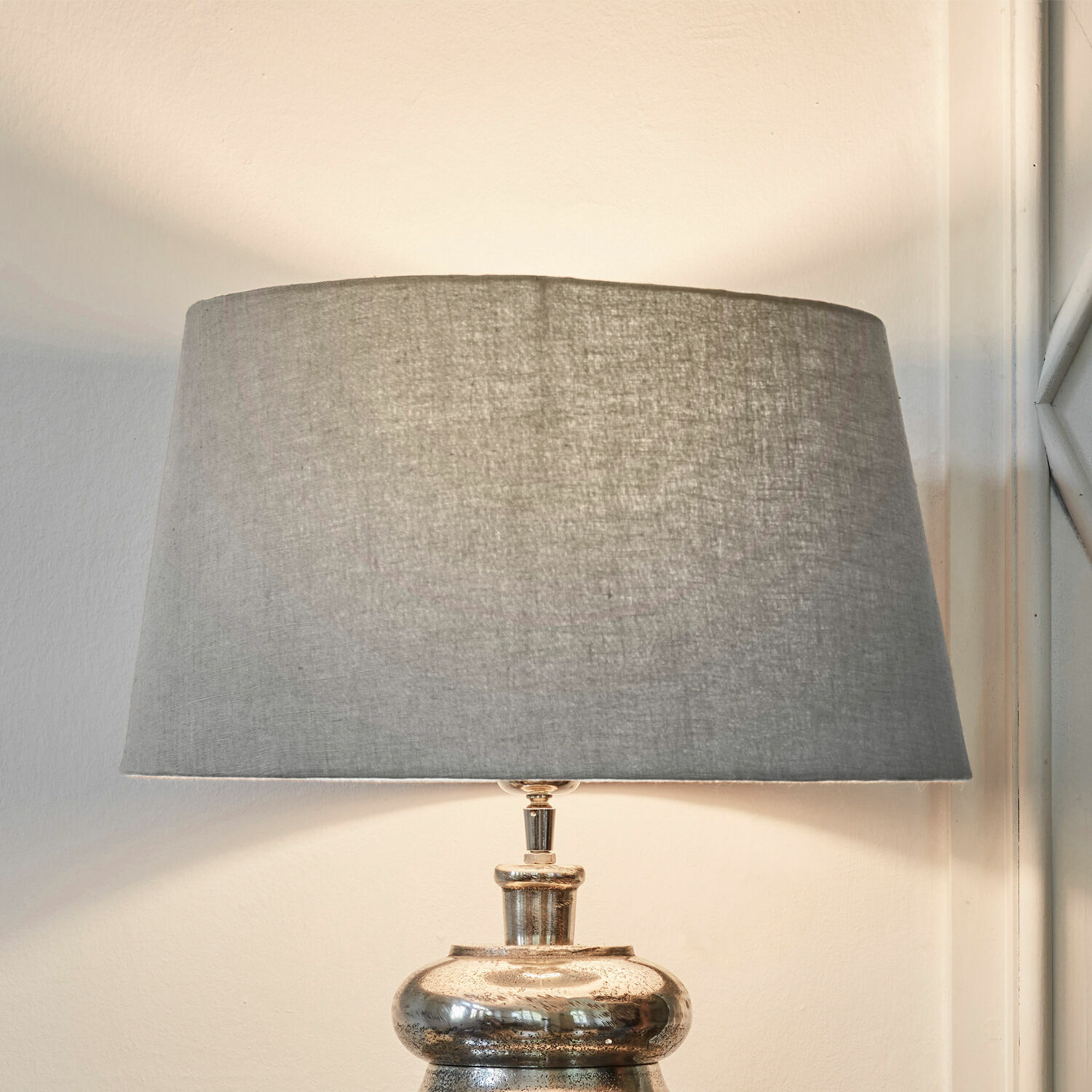 Klosz do lampy Boffas Lampa stołowa z metalową podstawą i szarym lnianym abażurem do dekoracji wnętrz