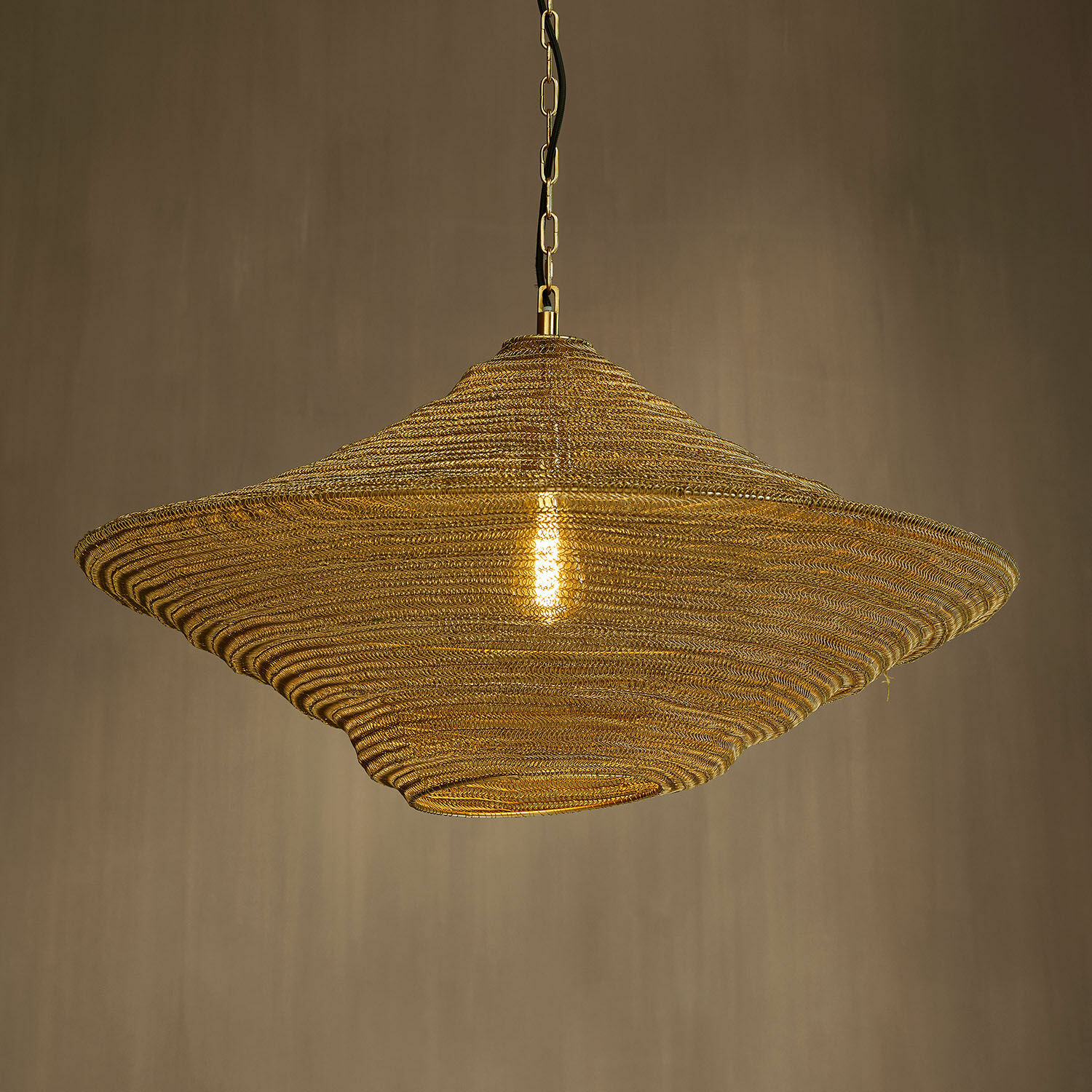 Lampa wisząca Ferncroft Wisząca lampa z plecionego złotego metalu o nowoczesnym designie do salonu i jadalni