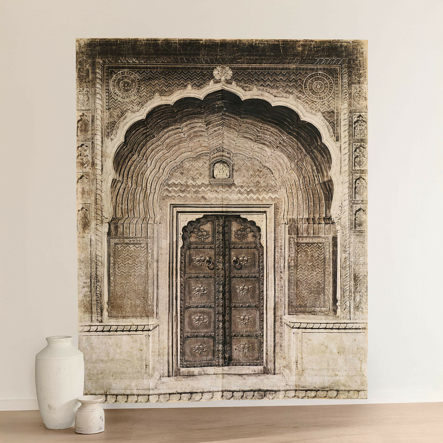 Dekoracyjny panel ścienny z motywem drzwi z kamienia w odcieniach beżu i brązu do wnętrz