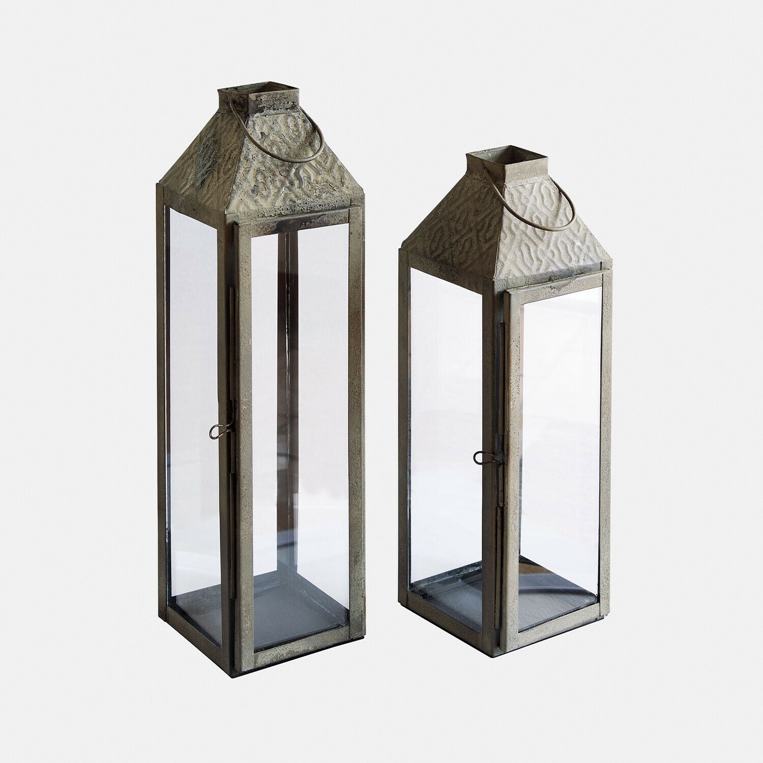 Zestaw dwóch metalowych lampionów z szarym, postarzałym wykończeniem i szklanymi panelami