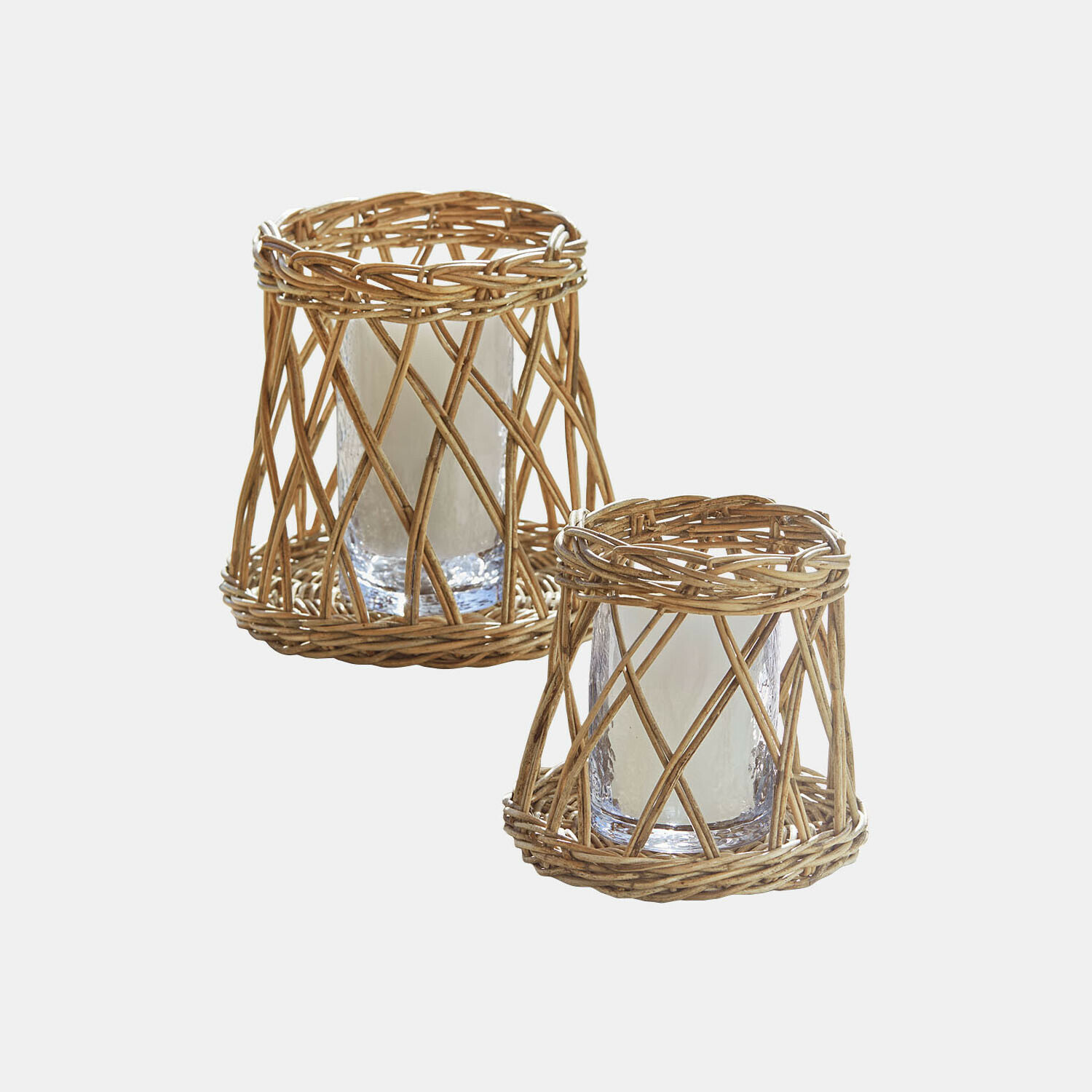 Lampion, zestaw 2 szt. Melari Zestaw dwóch lampionów z rattanu w naturalnym kolorze z białymi świecami do dekoracji wnętrz