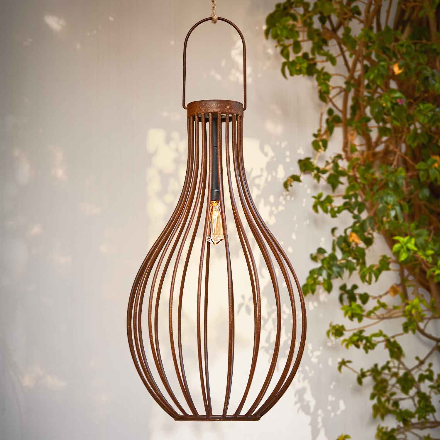 Wisząca lampa z metalowym kloszem w kształcie gruszki w kolorze rdzy, dekoracyjna lampa ogrodowa