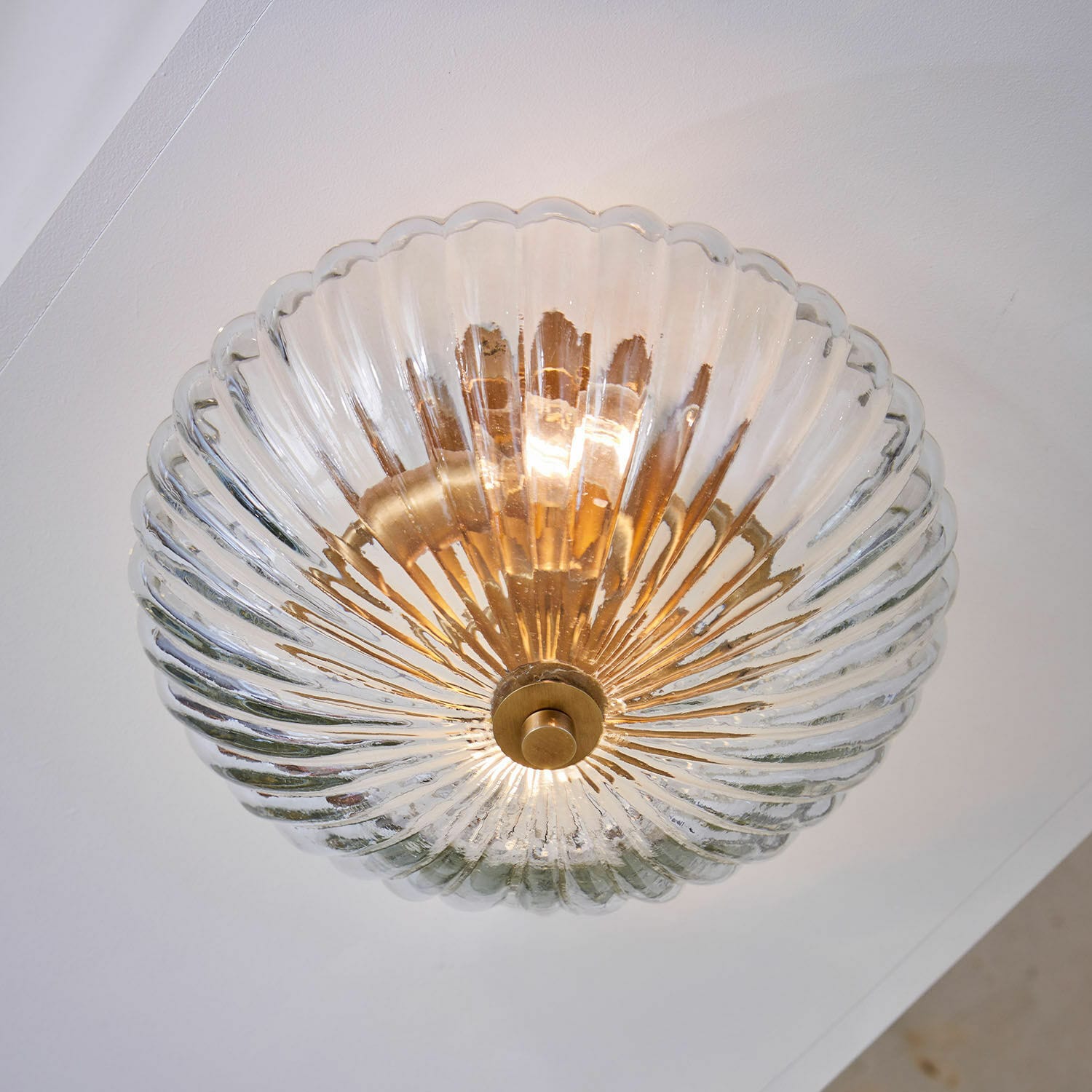 Lampa sufitowa Druaila Szklany plafon z żółtym metalowym mocowaniem, dekoracyjny kinkiet sufitowy do salonu