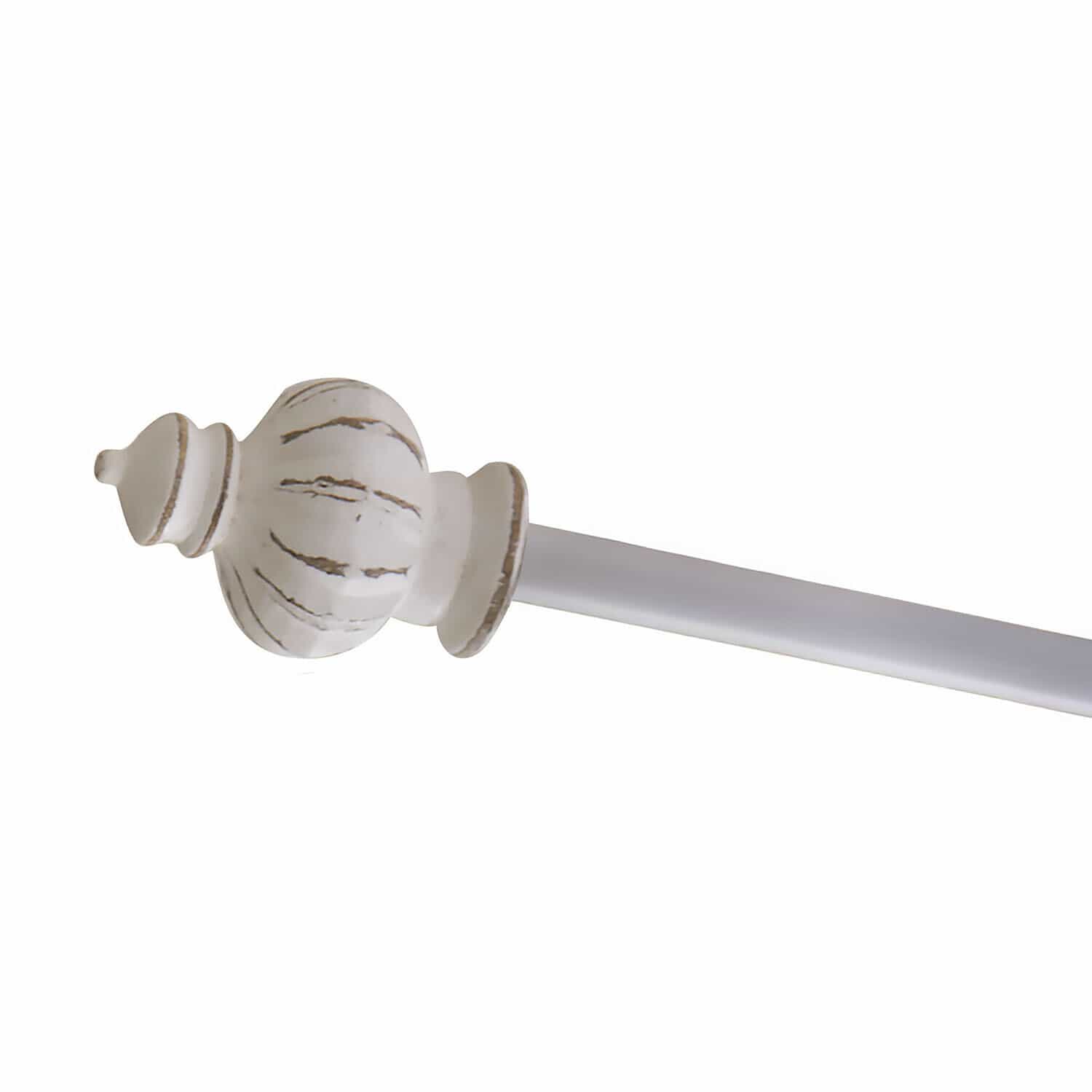 Biała metalowa karnisz z ozdobnym, postarzałym wykończeniem do zawieszenia zasłon