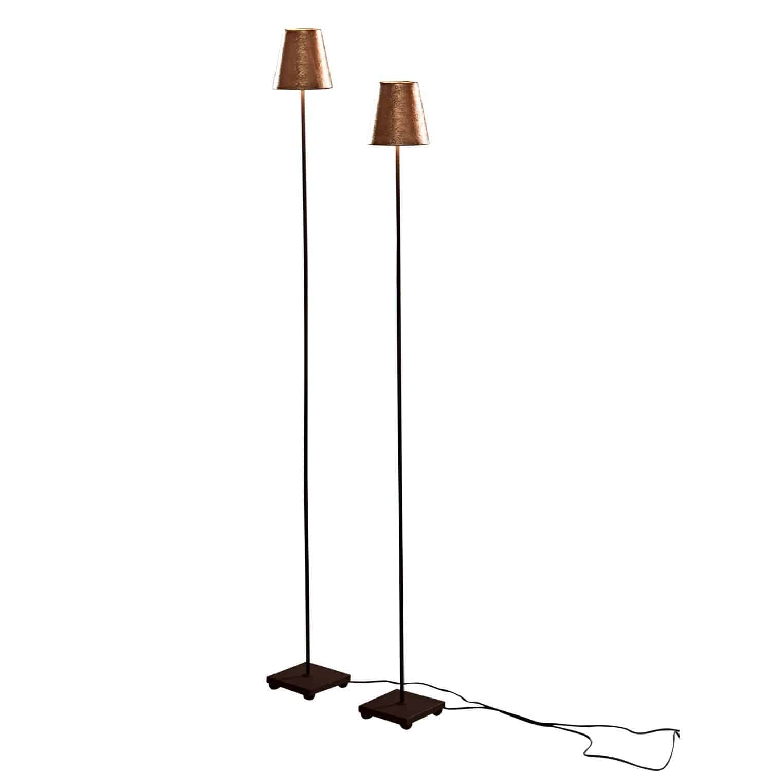 Lampa stojąca, zestaw 2 szt. Tacoma Para wysokich lamp podłogowych z metalowymi miedzianymi kloszami i czarnymi podstawami
