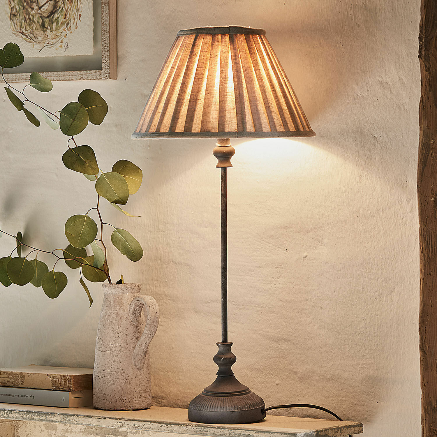Lampa stołowa Ponsardin Lampka stołowa z metalową podstawą i beżowym abażurem, dekoracja wnętrz w stylu vintage