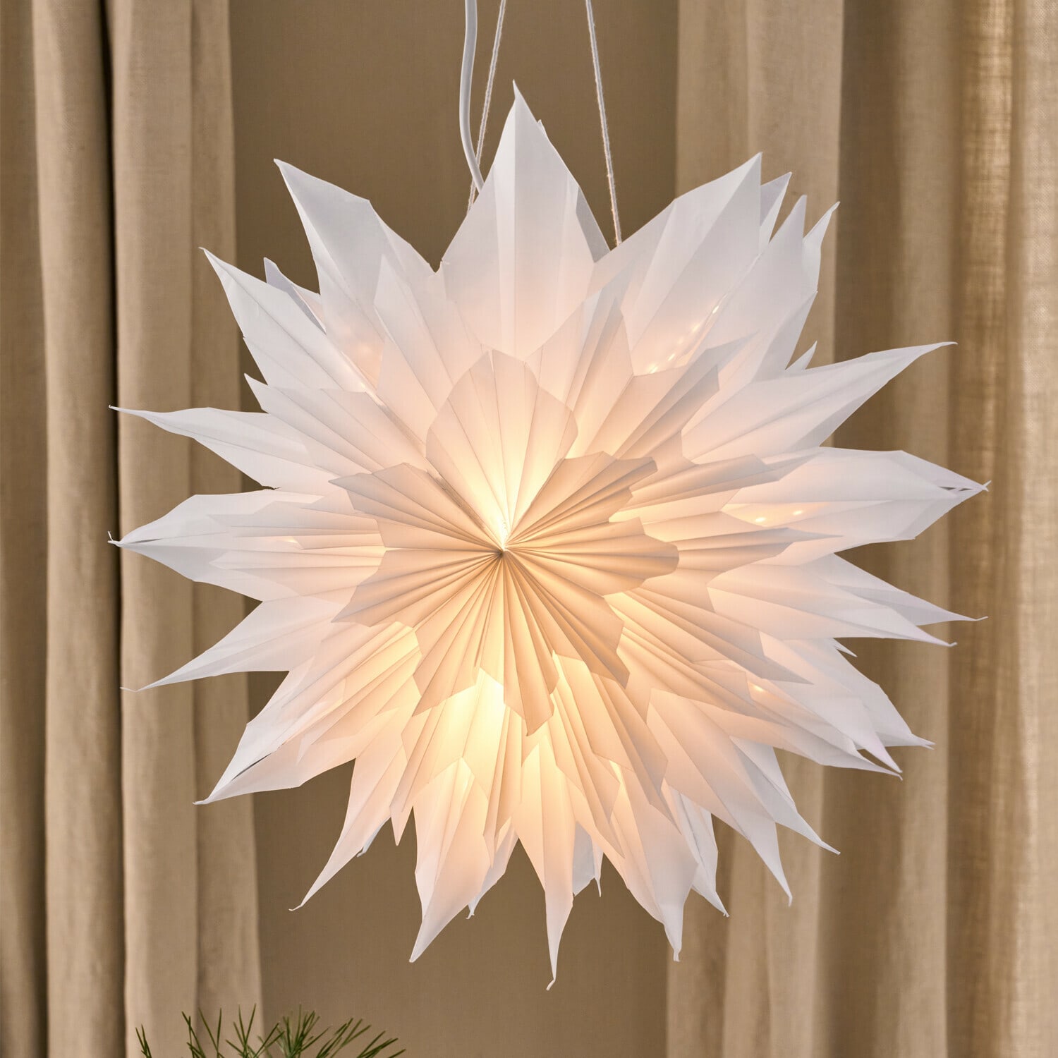 Papierowa lampka w kształcie gwiazdy Ylmera Papierowa lampka w kształcie gwiazdy Ylmera