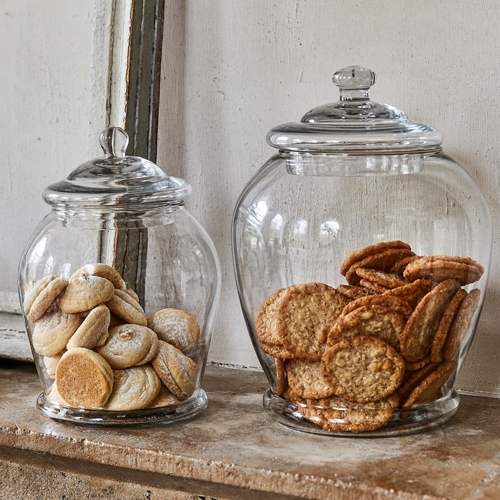 Słoiki do przechowywania i szklane klosze