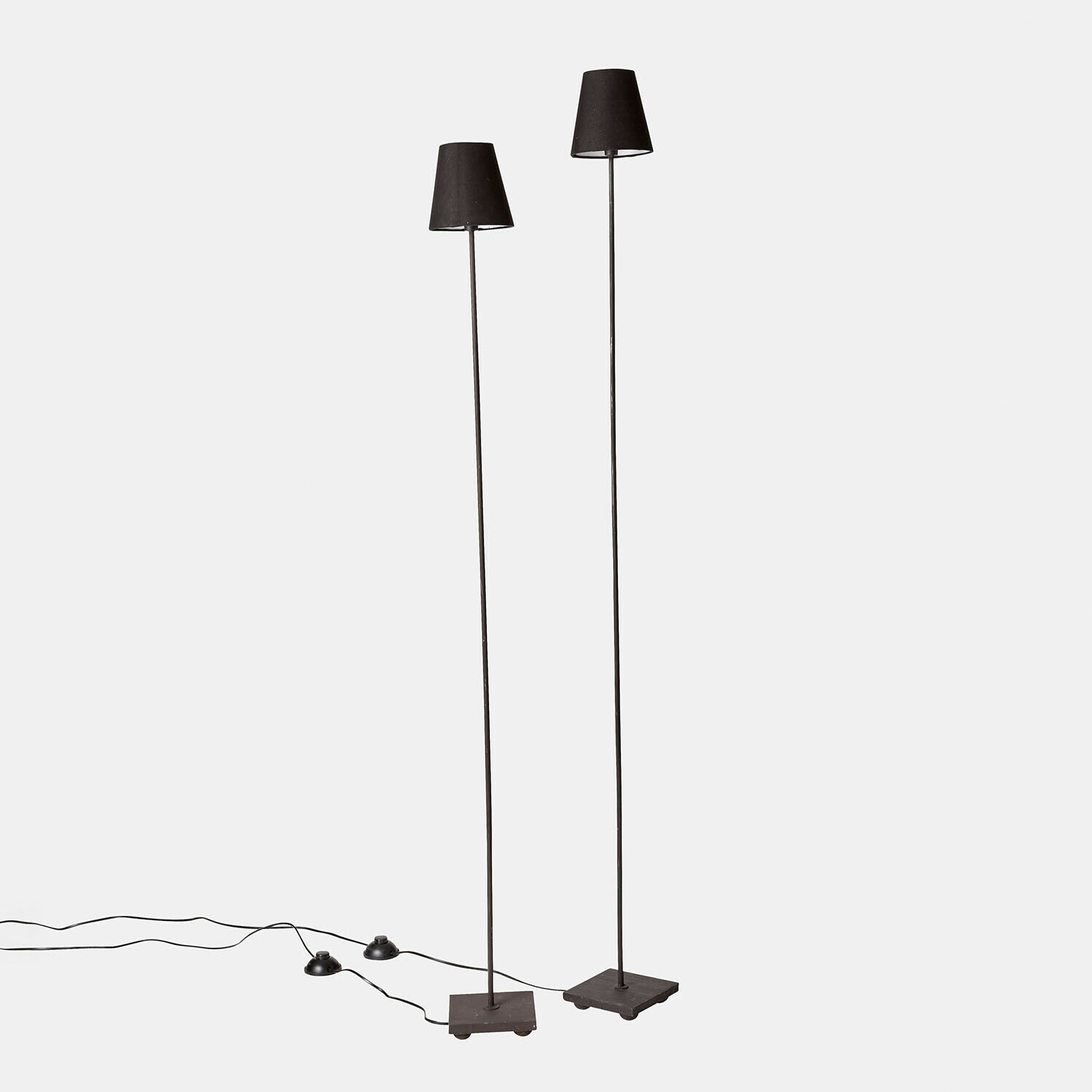 Lampa stojąca, zestaw 2 szt. Tacoma Para czarnych lamp podłogowych z metalową podstawą i abażurem, nowoczesne oświetlenie do salonu