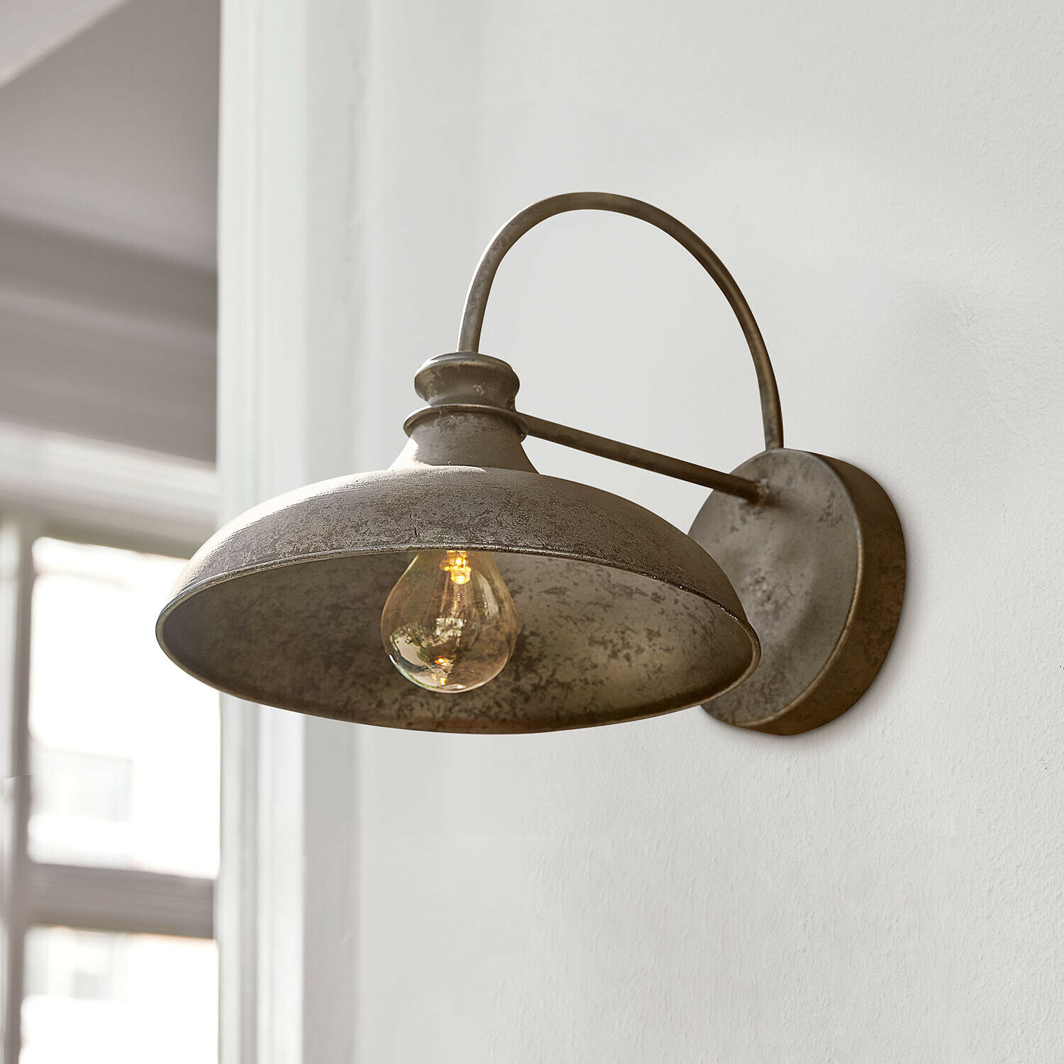 Lampa ścienna LED Chassorin Metalowy kinkiet ścienny w stylu vintage w kolorze szarym z żarówką dekoracyjną do oświetlenia zewnętrznego