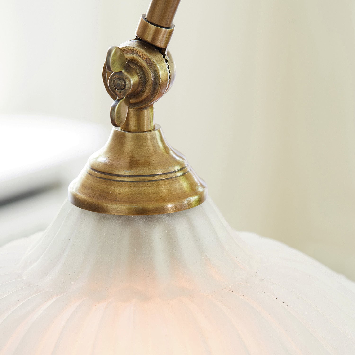 Lampa stojąca Lyna
