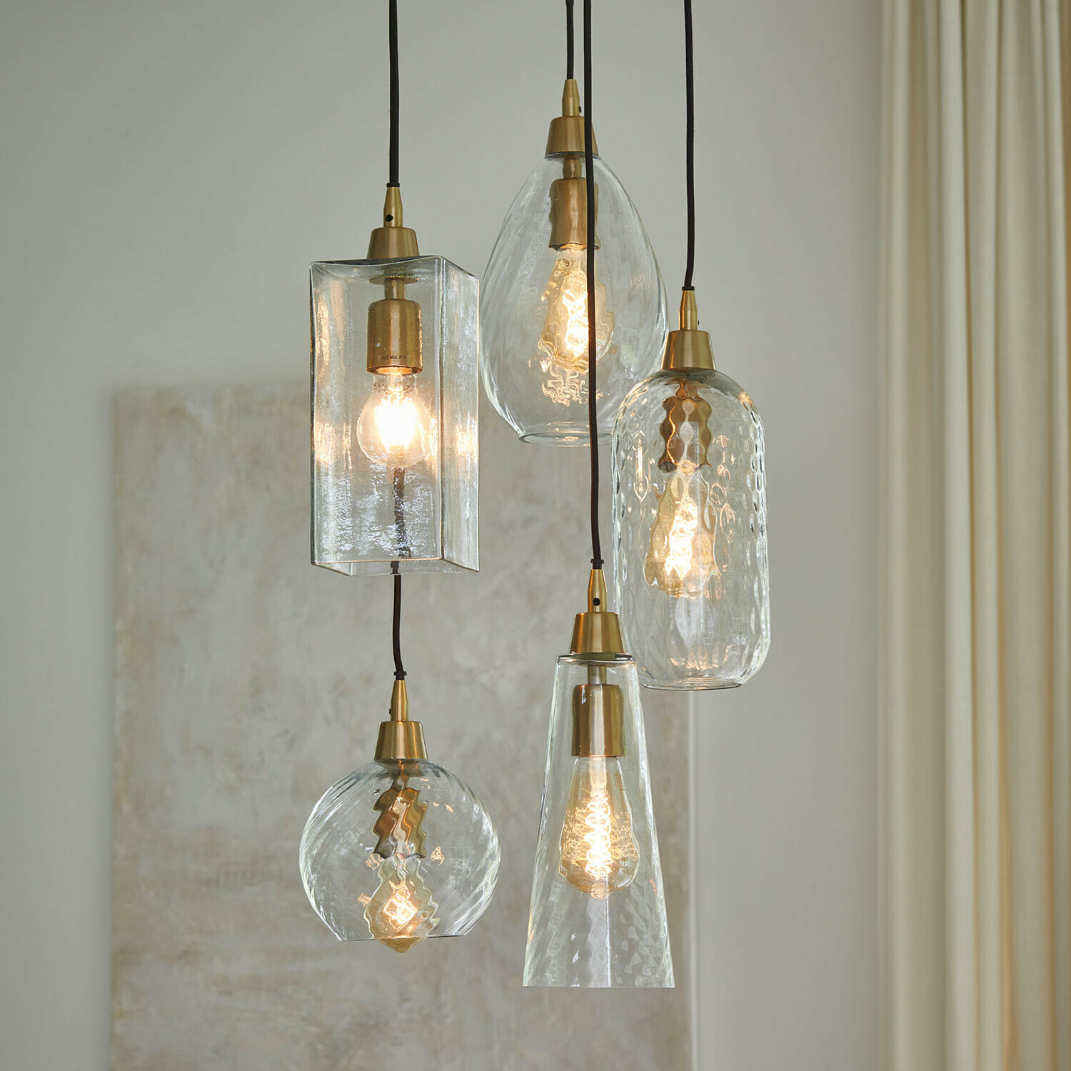 Lampa wisząca Brightmoor Zestaw pięciu szklanych lamp wiszących z mosiężnymi elementami w stylu vintage do oświetlenia wnętrz