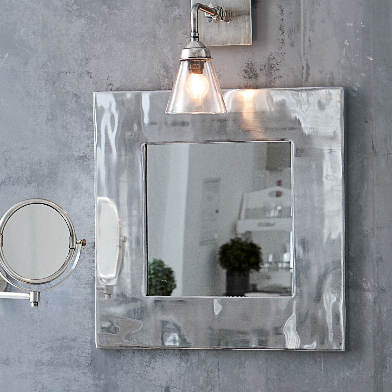 Lustro Silver Bow