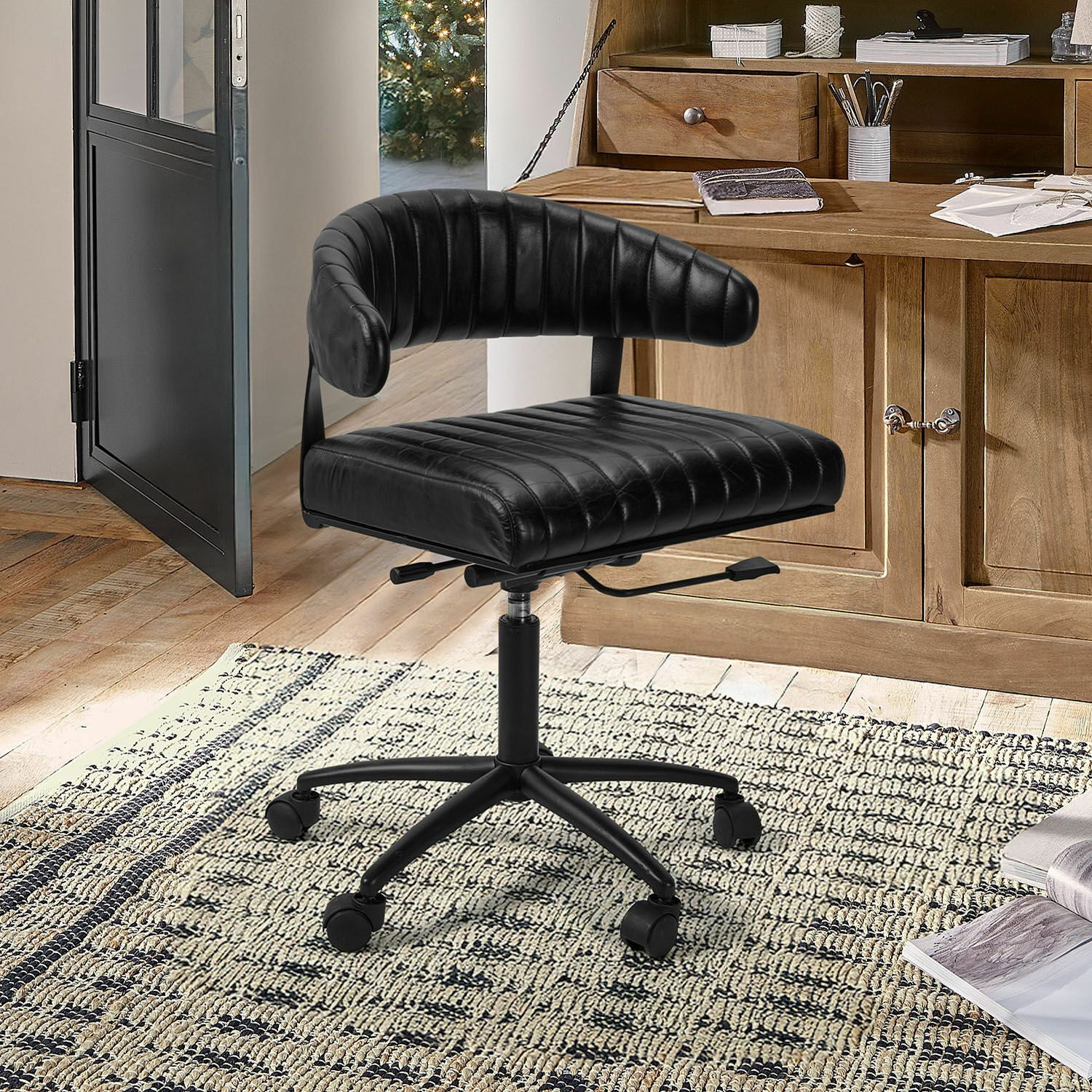 Fotel Rothmere Czarny obrotowy fotel biurowy z pikowanej skóry na kółkach, nowoczesny design do biura