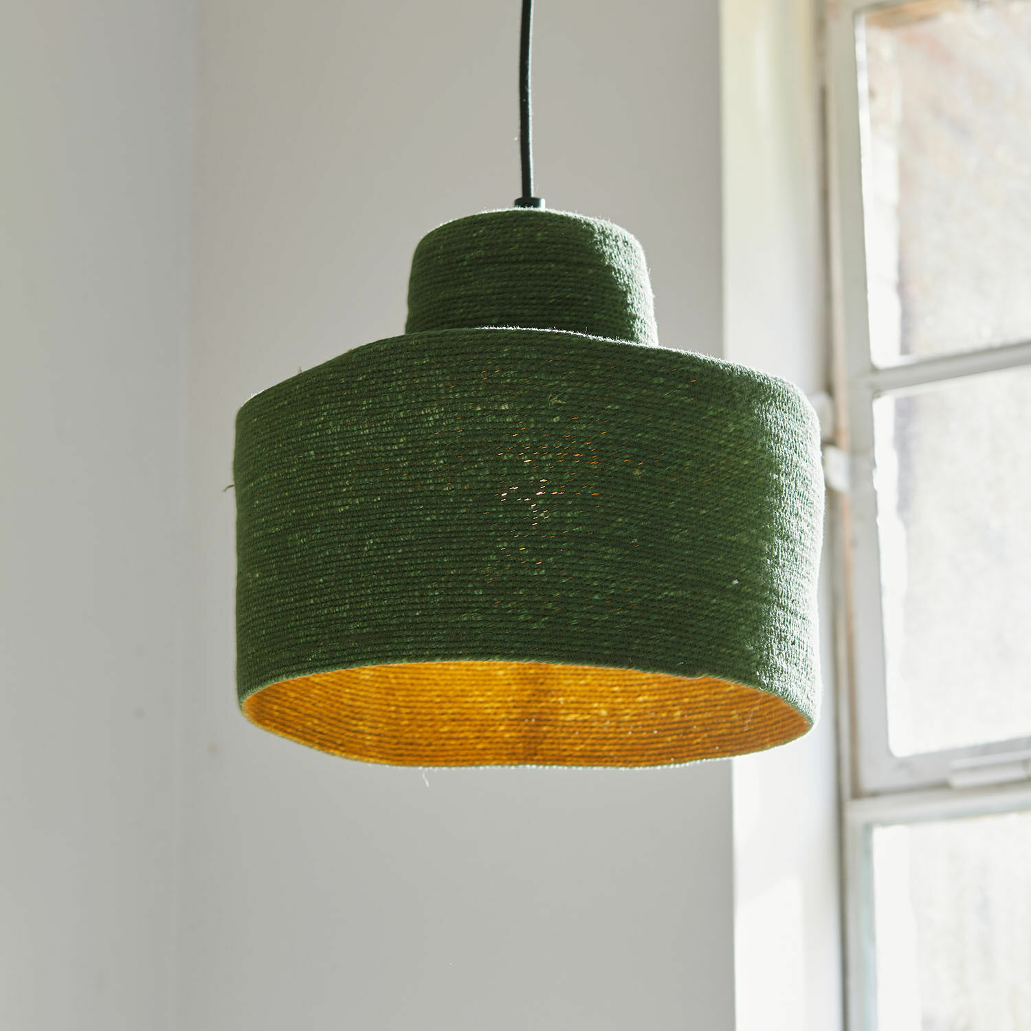 Lampa wisząca Frostrup Zielona wisząca lampa z naturalnego sznurka z żółtym wnętrzem, dekoracyjna lampa sufitowa do salonu