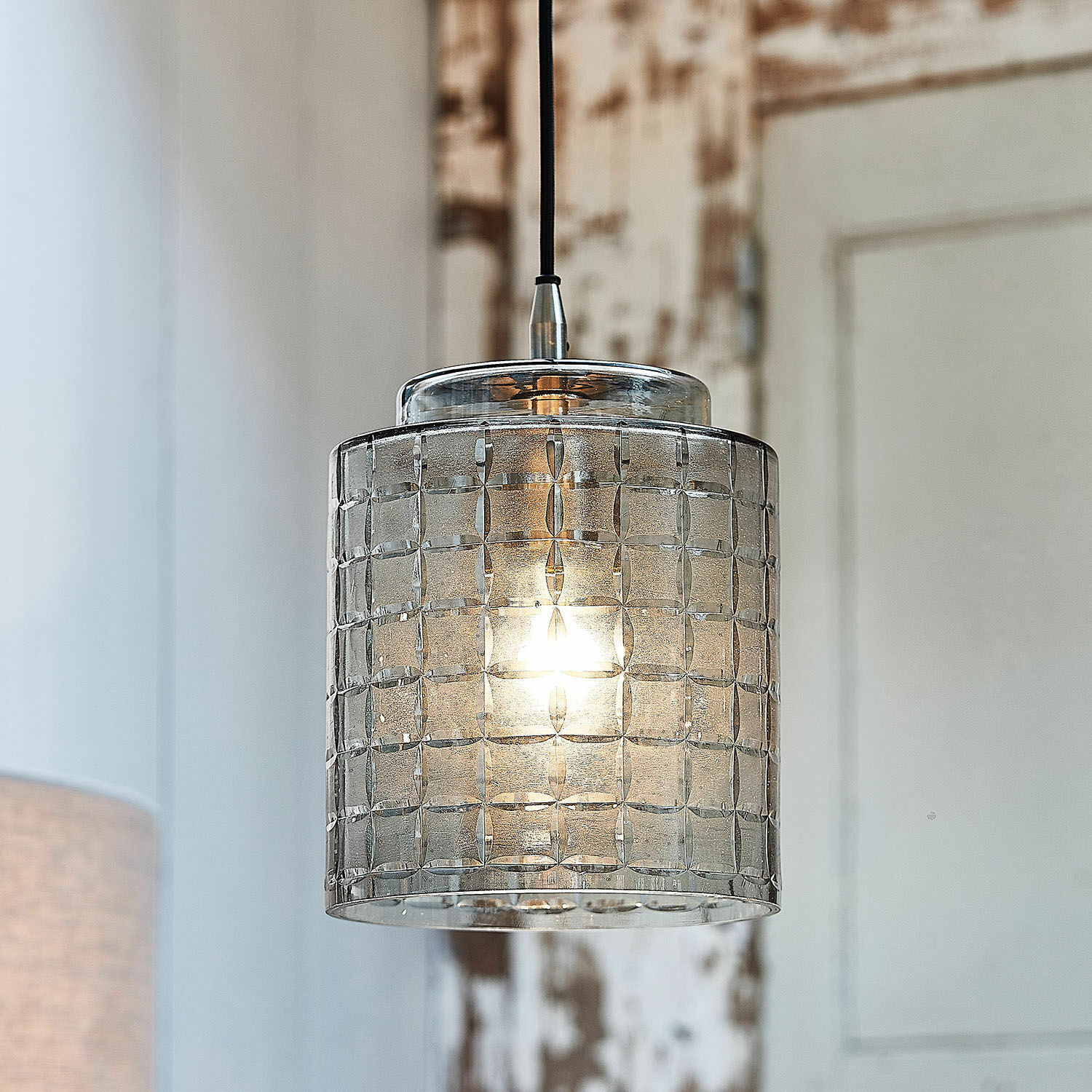 Lampa wisząca Eldarion Szklana lampa wisząca z przezroczystym, fakturowanym kloszem i czarnym kablem do oświetlenia wnętrz