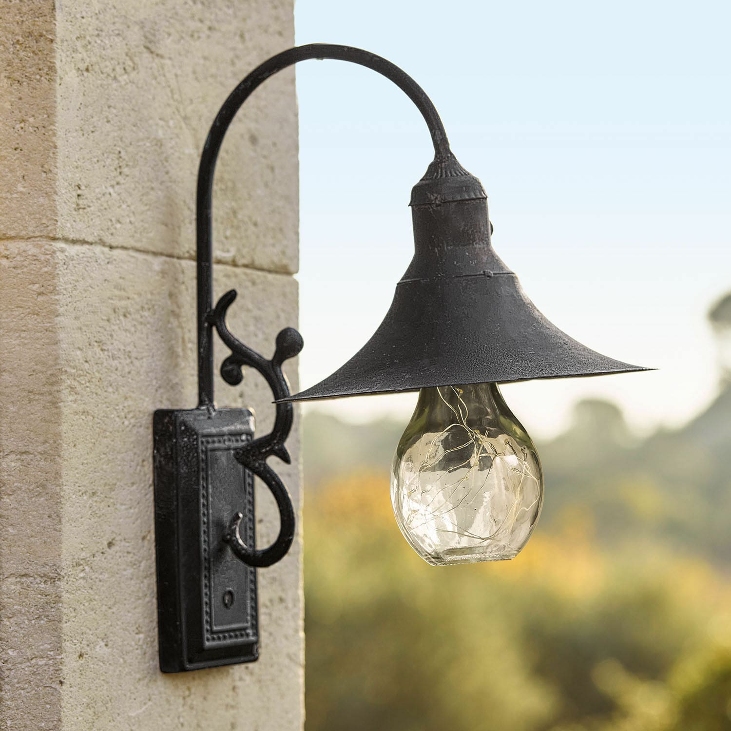 Ścienny lampion LED Tilleras