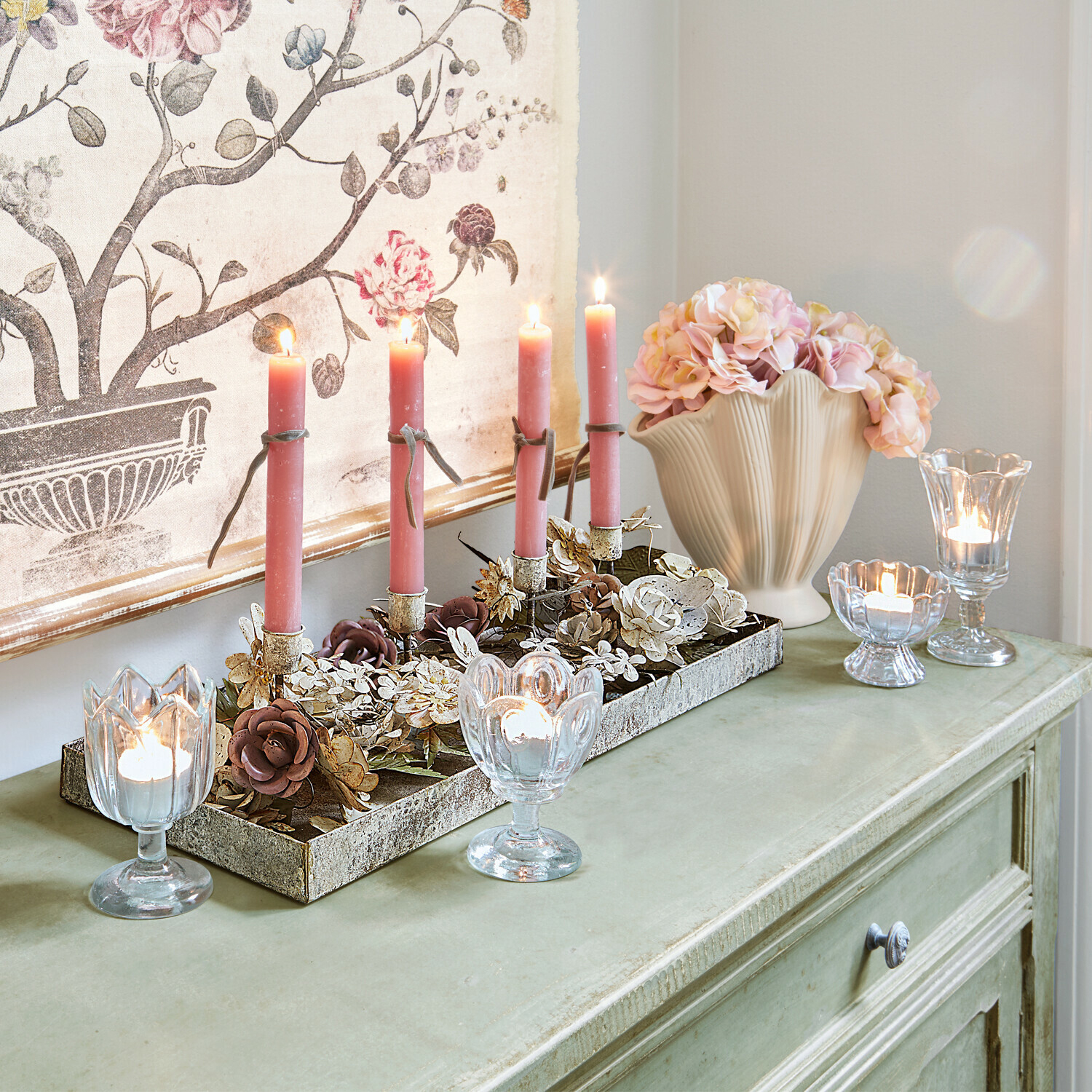 Smukłe świece w różu