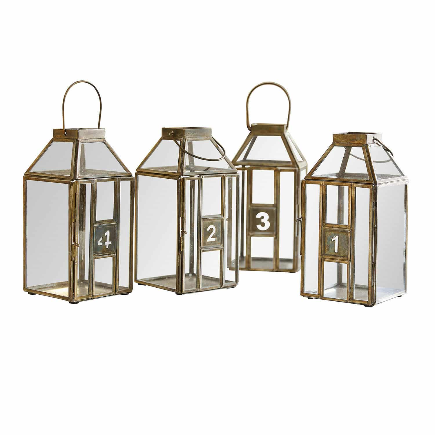 Lampion, zestaw 4 szt. Lythoria Zestaw czterech metalowych lampionów z przezroczystym szkłem i numerami 1-4 w kolorze mosiądzu