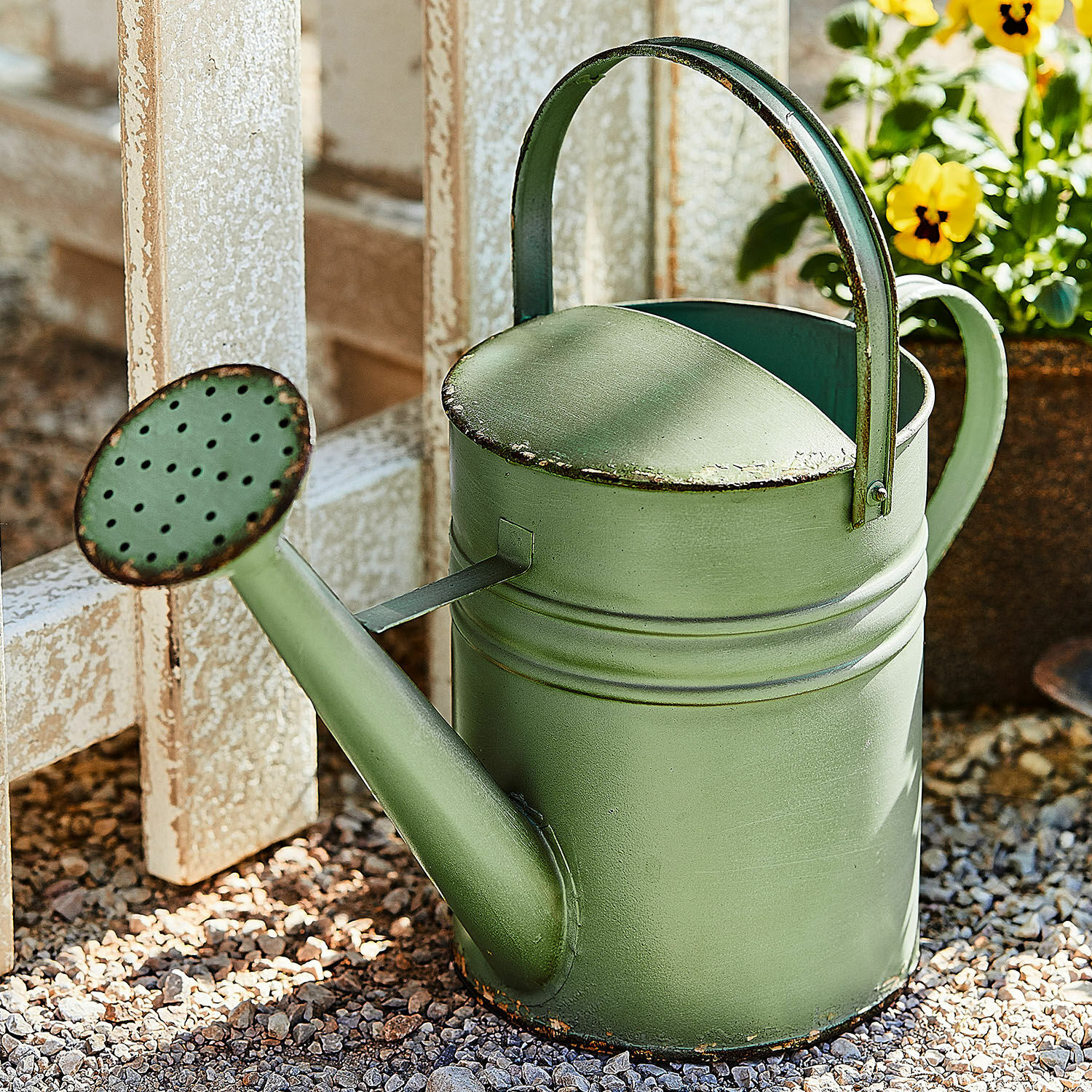 Konewka Elliana Zielony metalowy konewka ogrodowa z uchwytem i dziobkiem do podlewania roślin