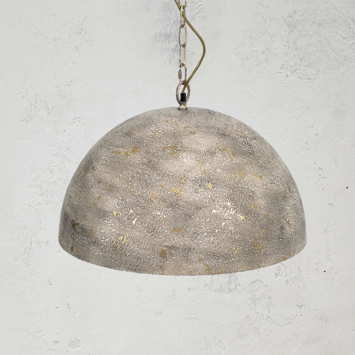 Lampa wisząca Ashton Wisząca lampa z metalowym kloszem w kolorze rdzawego brązu z ciepłym, złotym wnętrzem