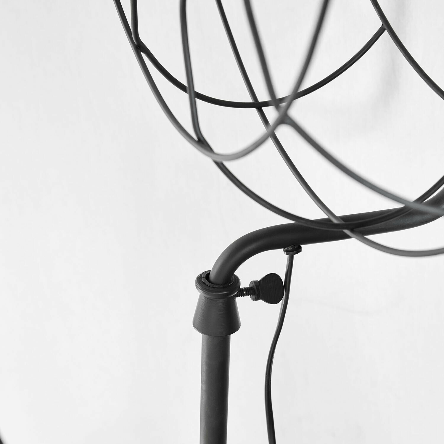 Lampa podłogowa Thunderfield