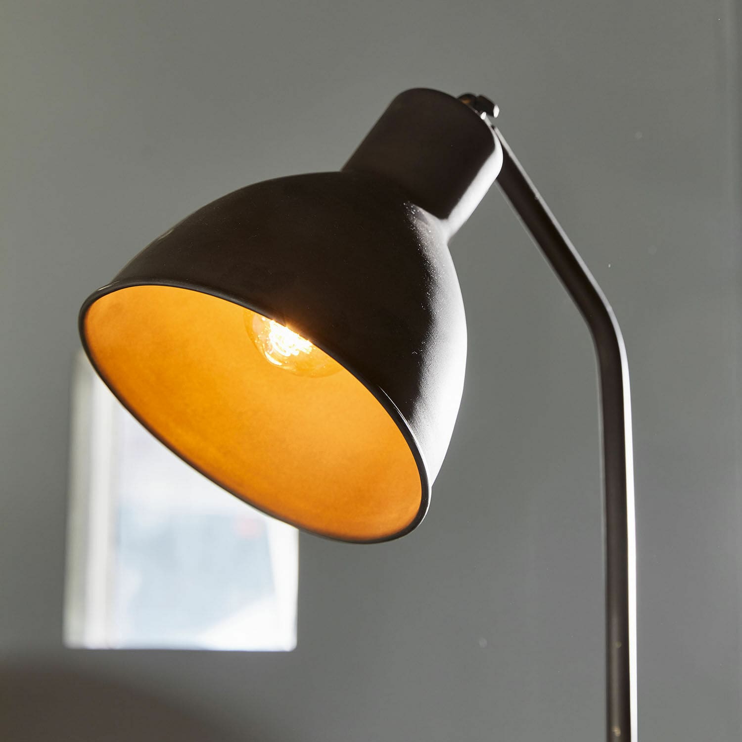 Lampa stojąca Mockville