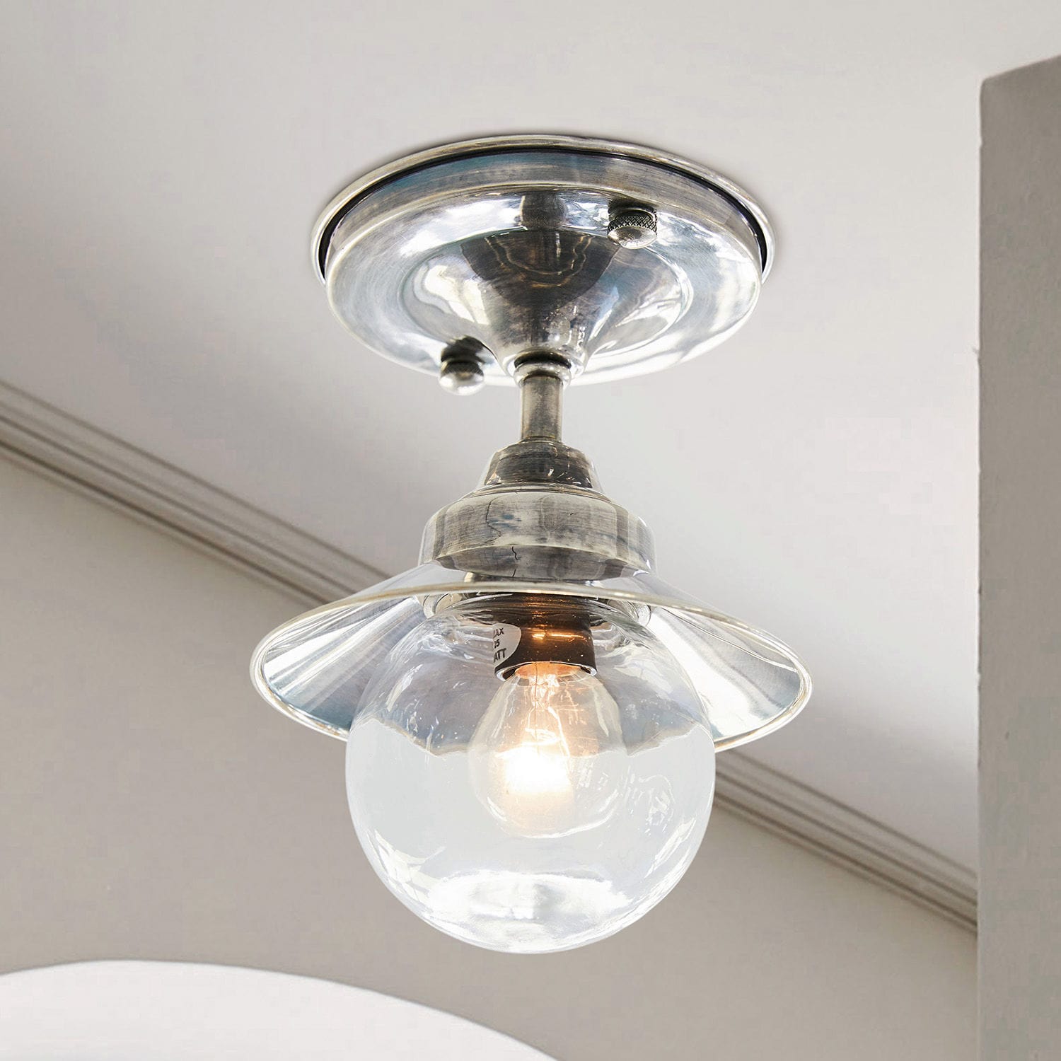 Lampa wisząca Melkior Metalowy sufitowy kinkiet z przezroczystym szklanym kloszem i żarówką, o klasycznym designie