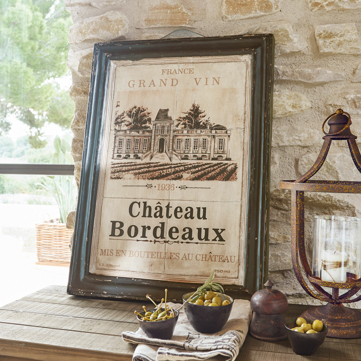 Obraz Château Bordeaux Obraz w czarnej ramie z motywem Château Bordeaux na beżowym tle, dekoracja ścienna vintage