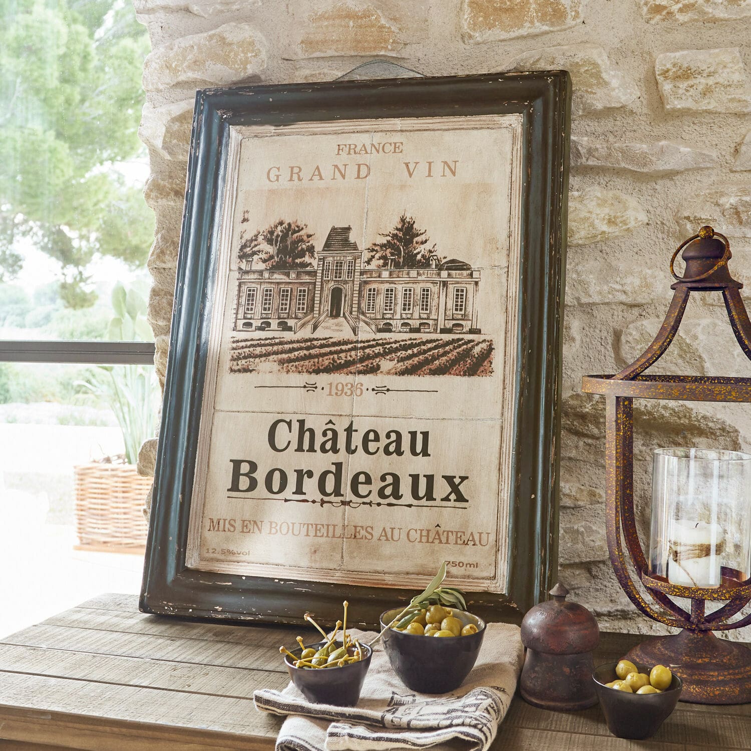 Obraz Château Bordeaux Obraz w czarnej ramie z motywem Château Bordeaux na beżowym tle, dekoracja ścienna vintage
