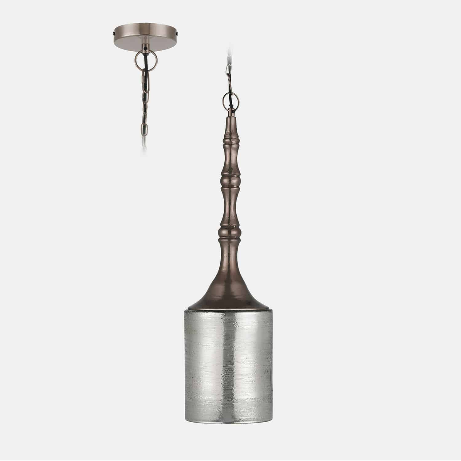 Wisząca lampa z metalowym, brązowym uchwytem i szklanym, srebrnym kloszem do oświetlenia wnętrz