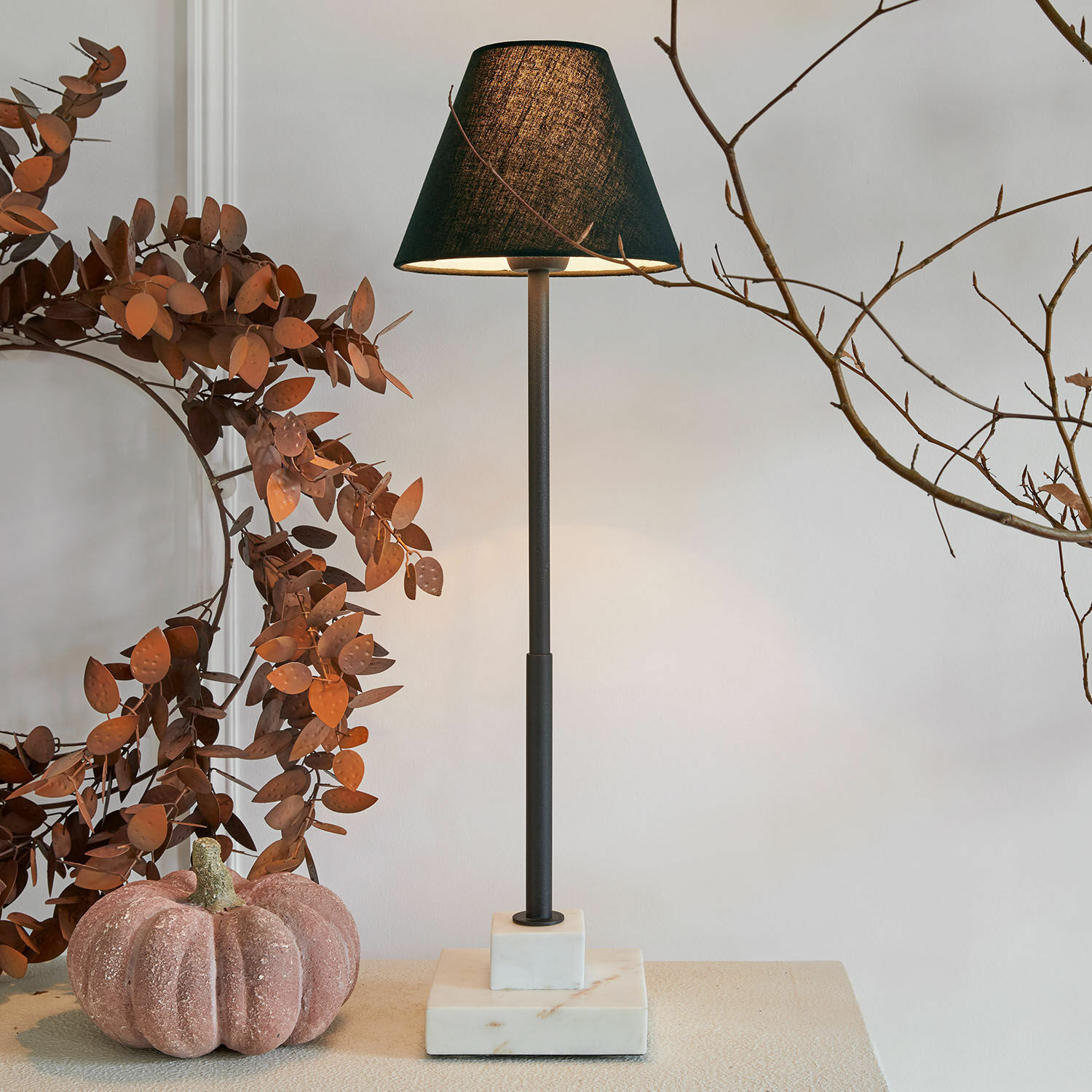 Lampa stołowa Orvienne Lampa stołowa z czarnym abażurem i marmurową podstawą, nowoczesny design do salonu