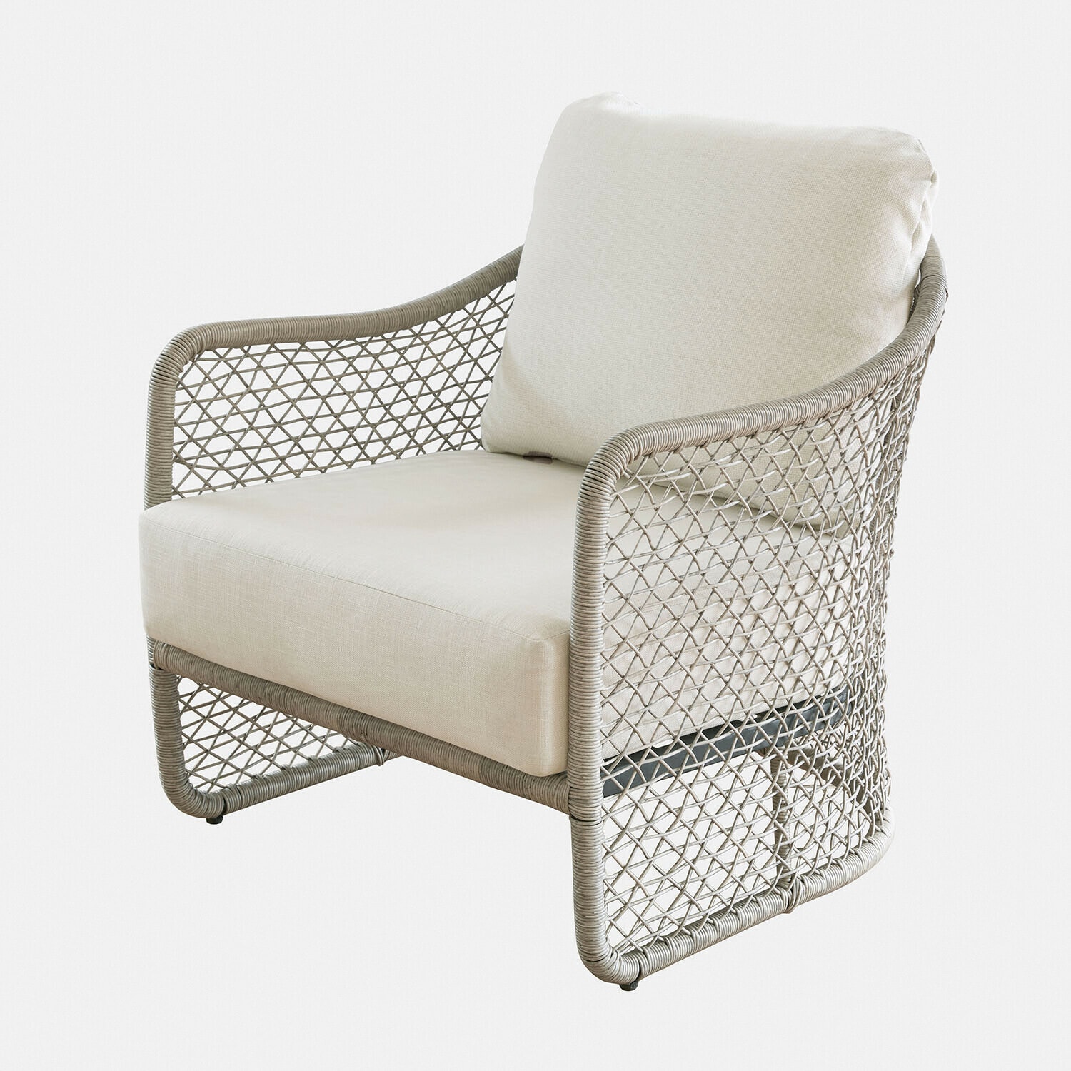 Fotel Langforda z brązowego rattanu z kremową poduszką, wygodny mebel do salonu