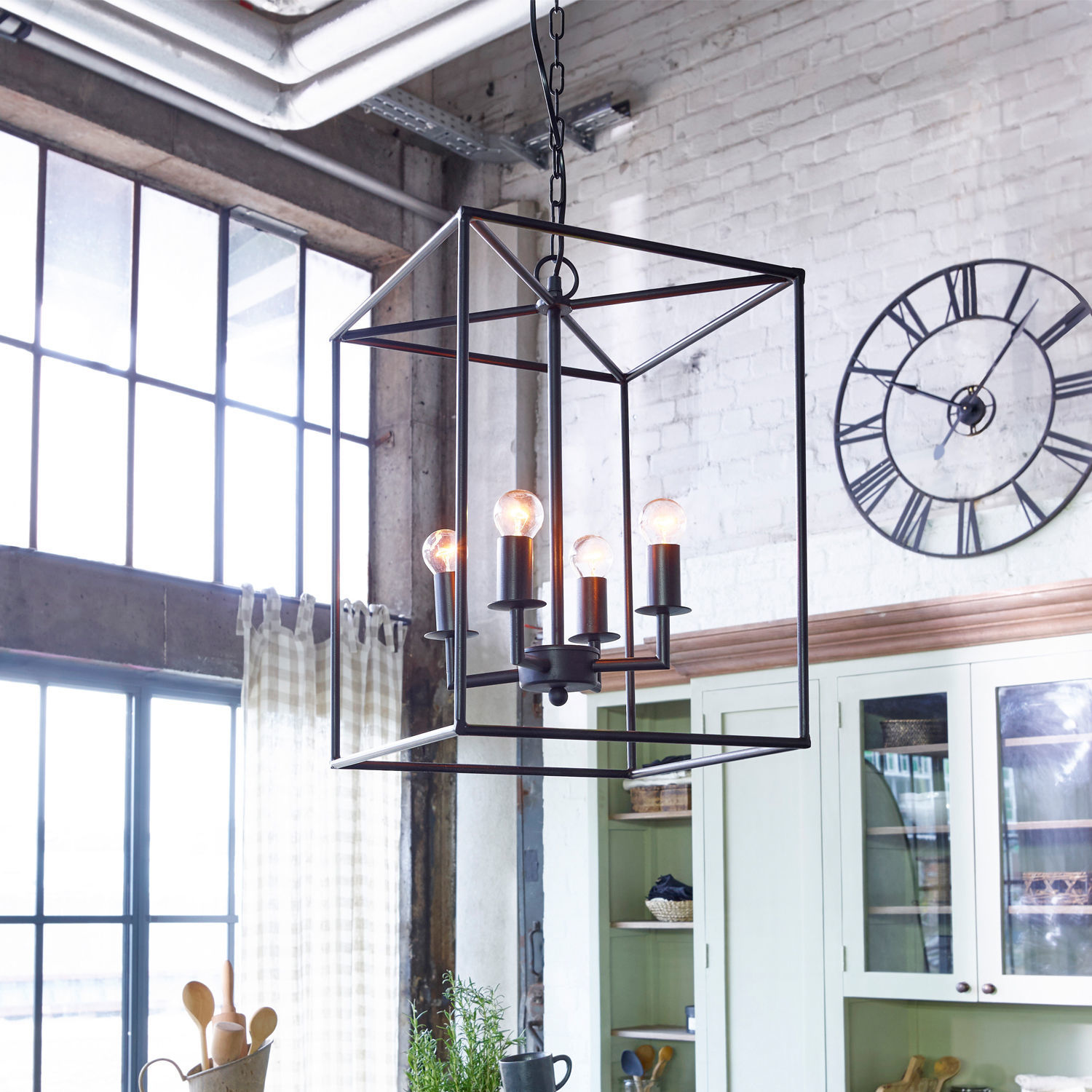 Lampa wisząca Elian Czarna metalowa lampa wisząca w kształcie sześcianu z pięcioma żarówkami w stylu industrialnym