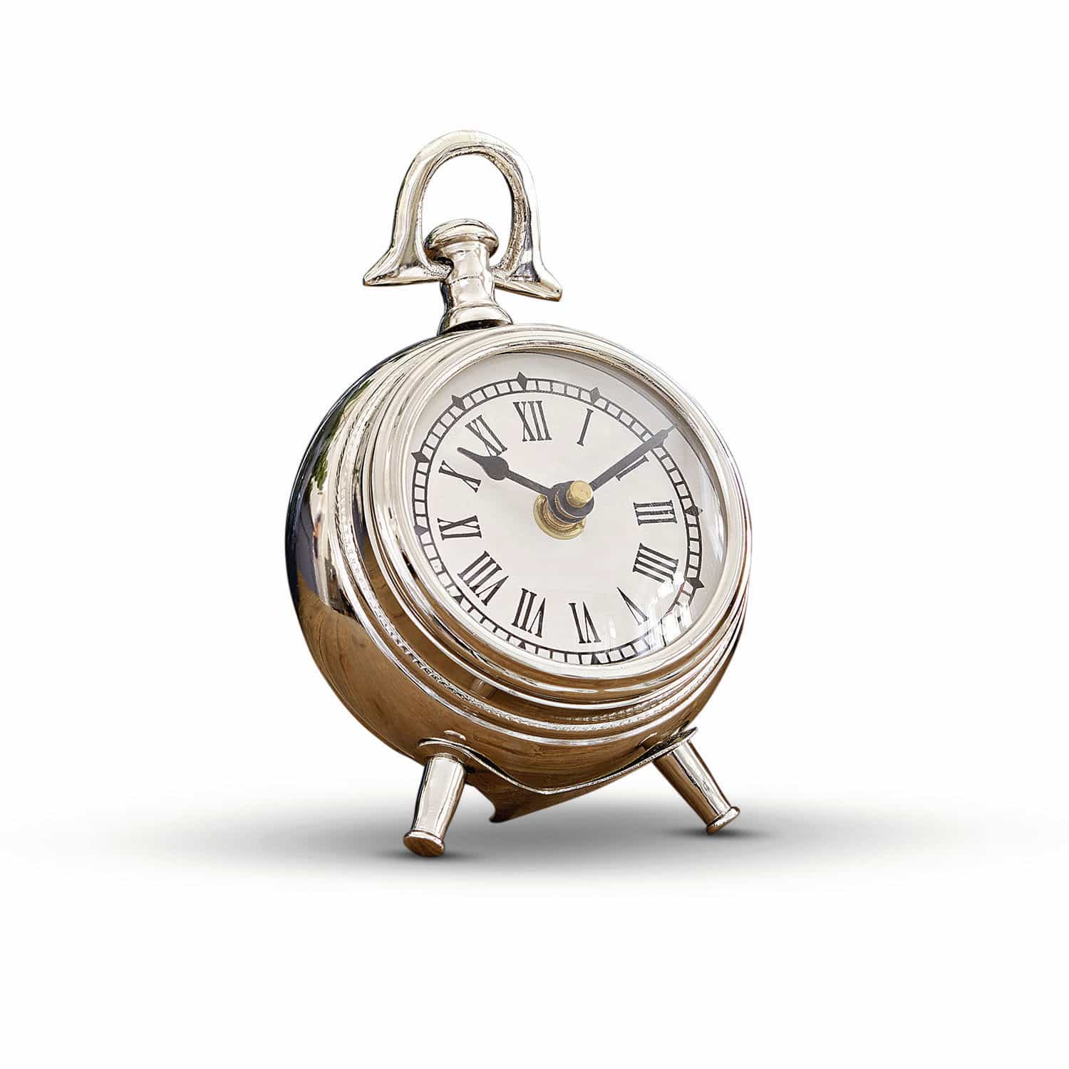 Zegar Coraten Metalowy srebrny zegar stołowy z rzymskimi cyframi i dwoma nóżkami na białym tle