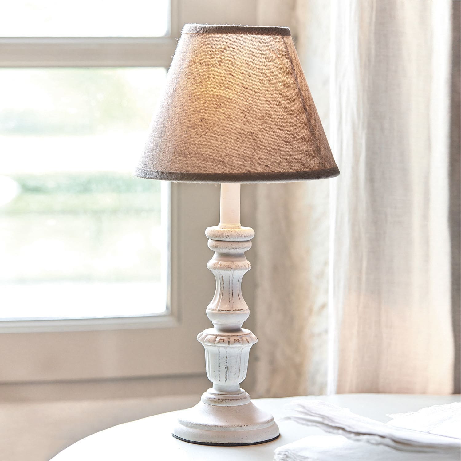 Lampa stołowa Créteil Biała lampka stołowa z materiałowym beżowym abażurem, dekoracyjna lampa do salonu lub sypialni