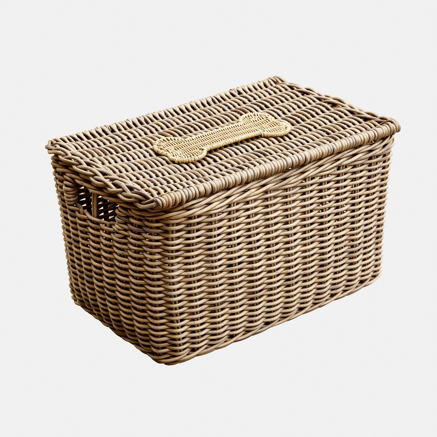 Pojemnik z rattanu w kolorze naturalnym z ozdobą w kształcie kości, idealny do przechowywania akcesoriów dla psa