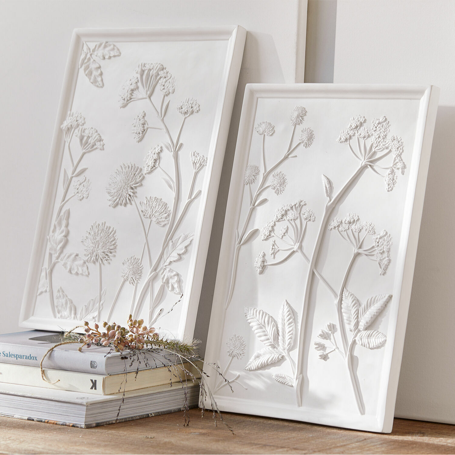 Obraz, zestaw 2 szt. Carrefour Białe ceramiczne panele ścienne z reliefem roślinnym, dekoracja wnętrz w stylu naturalnym